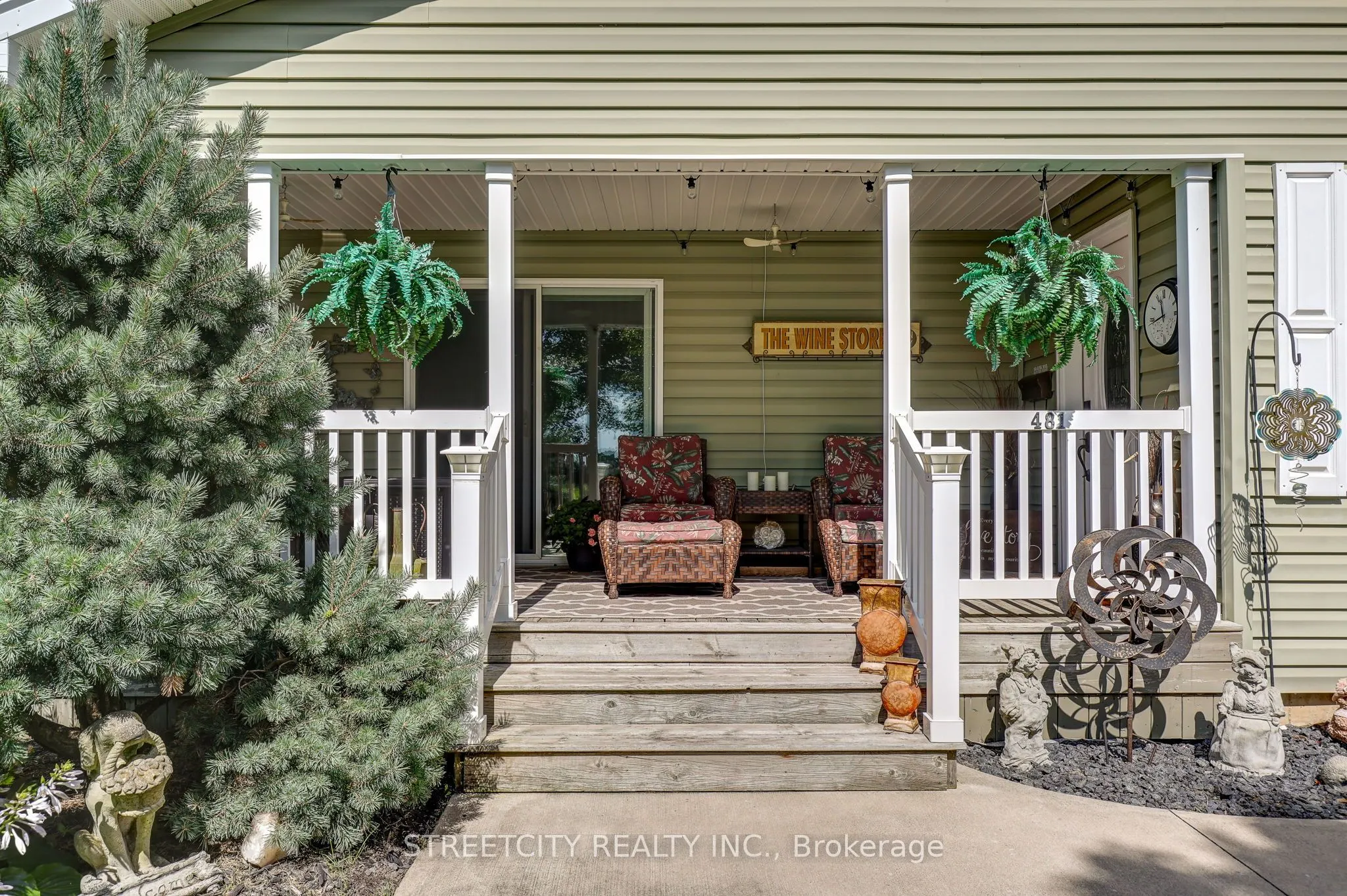 481 Richard Crescent