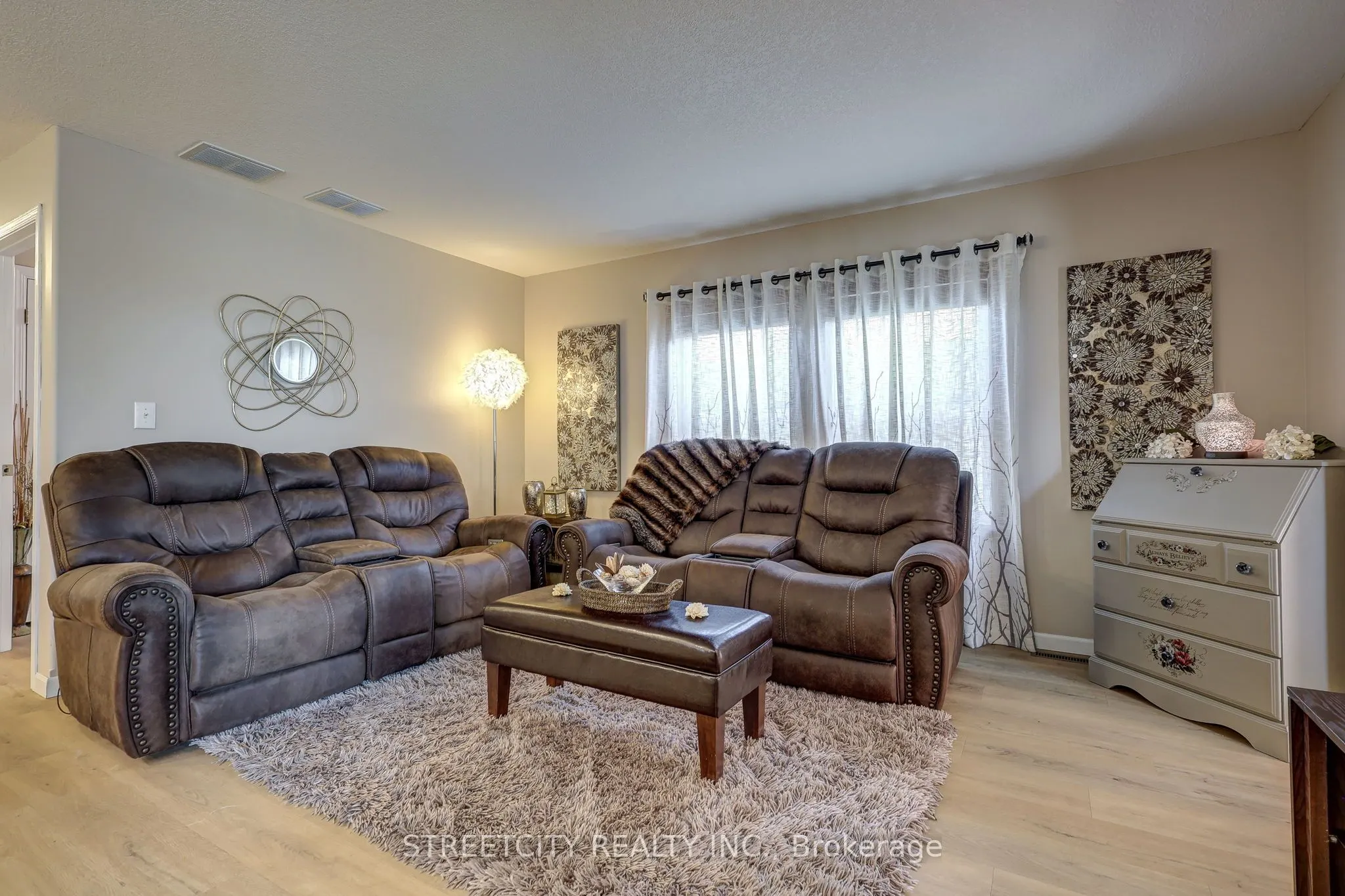 481 Richard Crescent