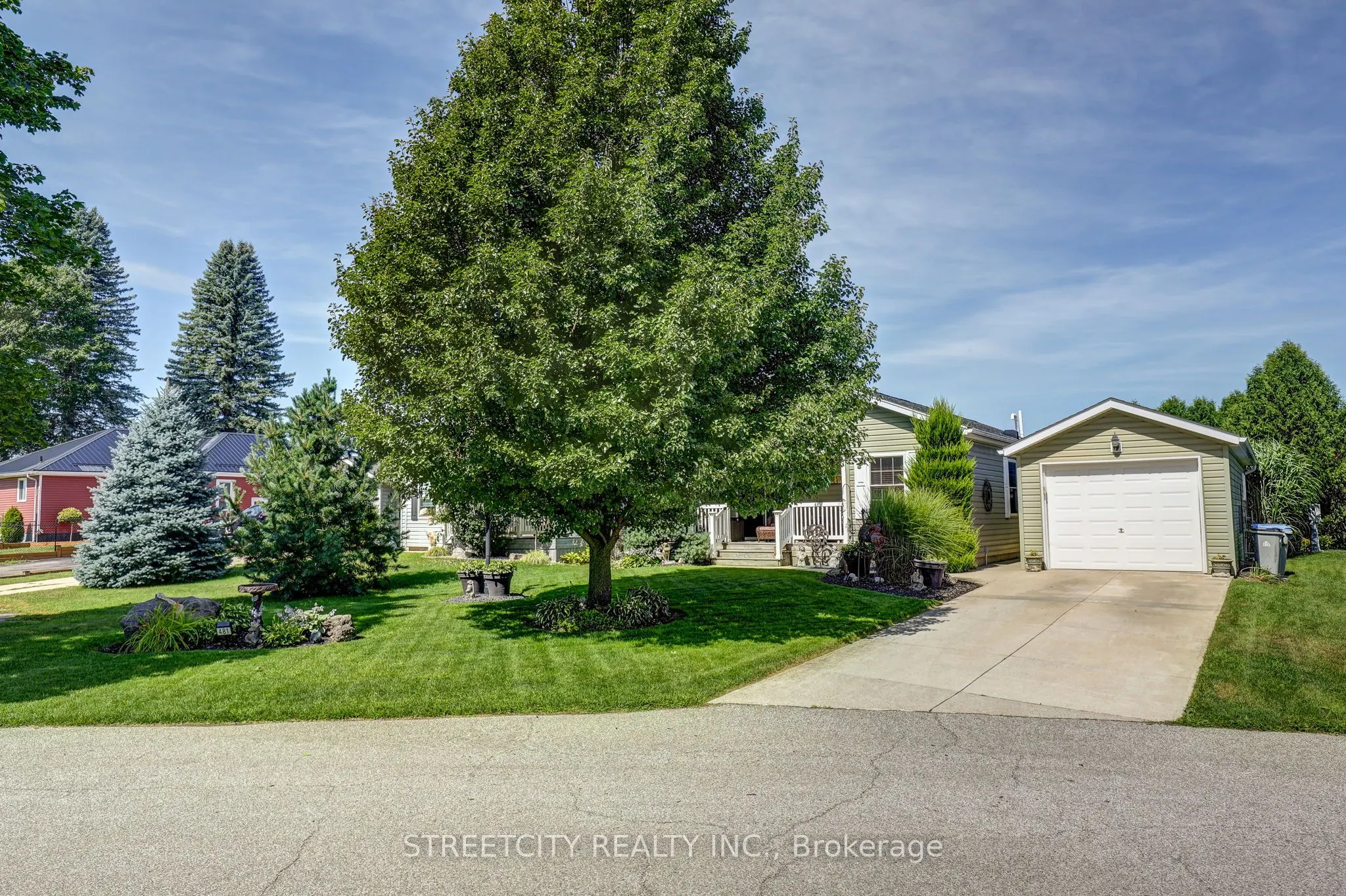 481 Richard Crescent