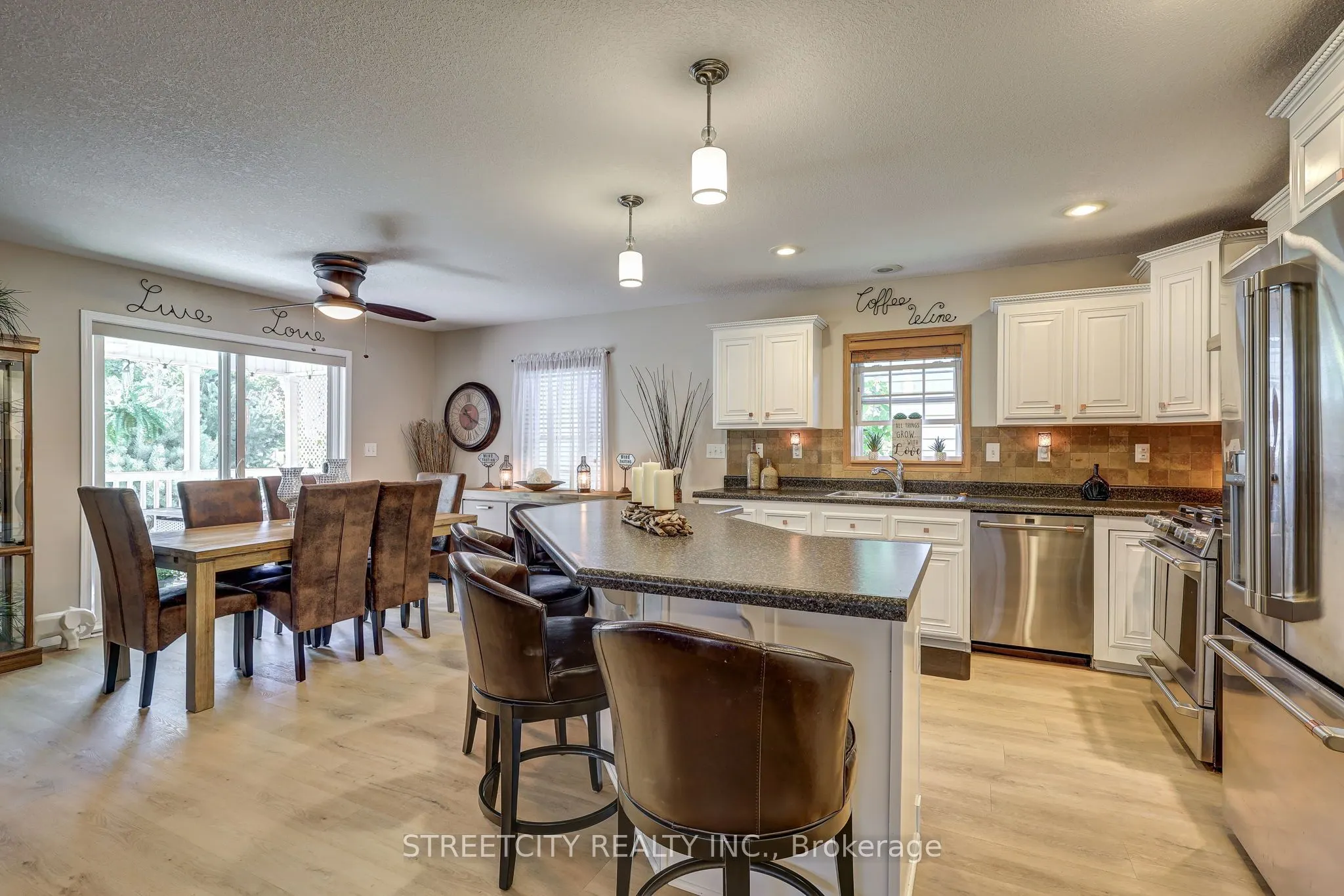 481 Richard Crescent