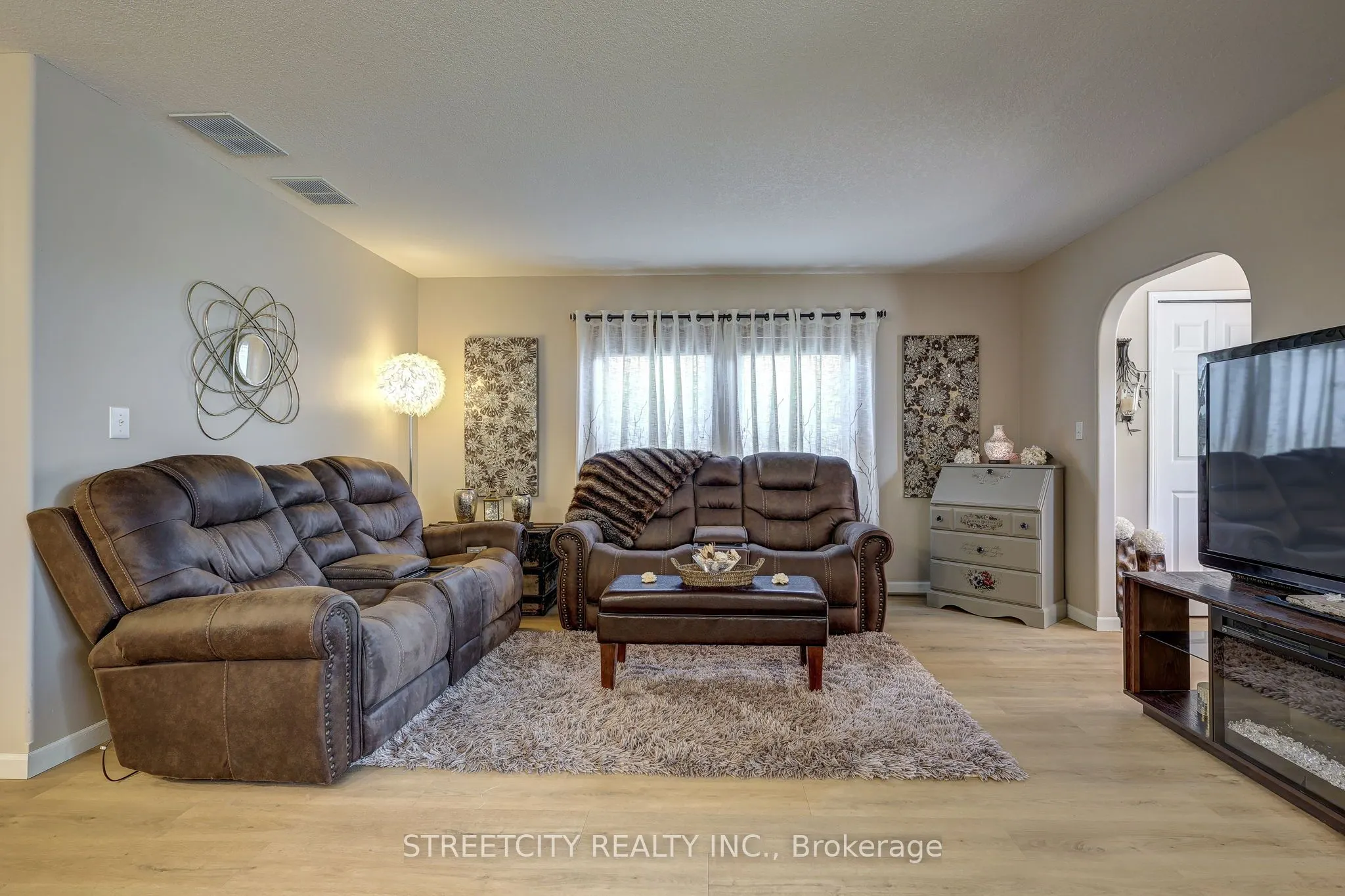 481 Richard Crescent