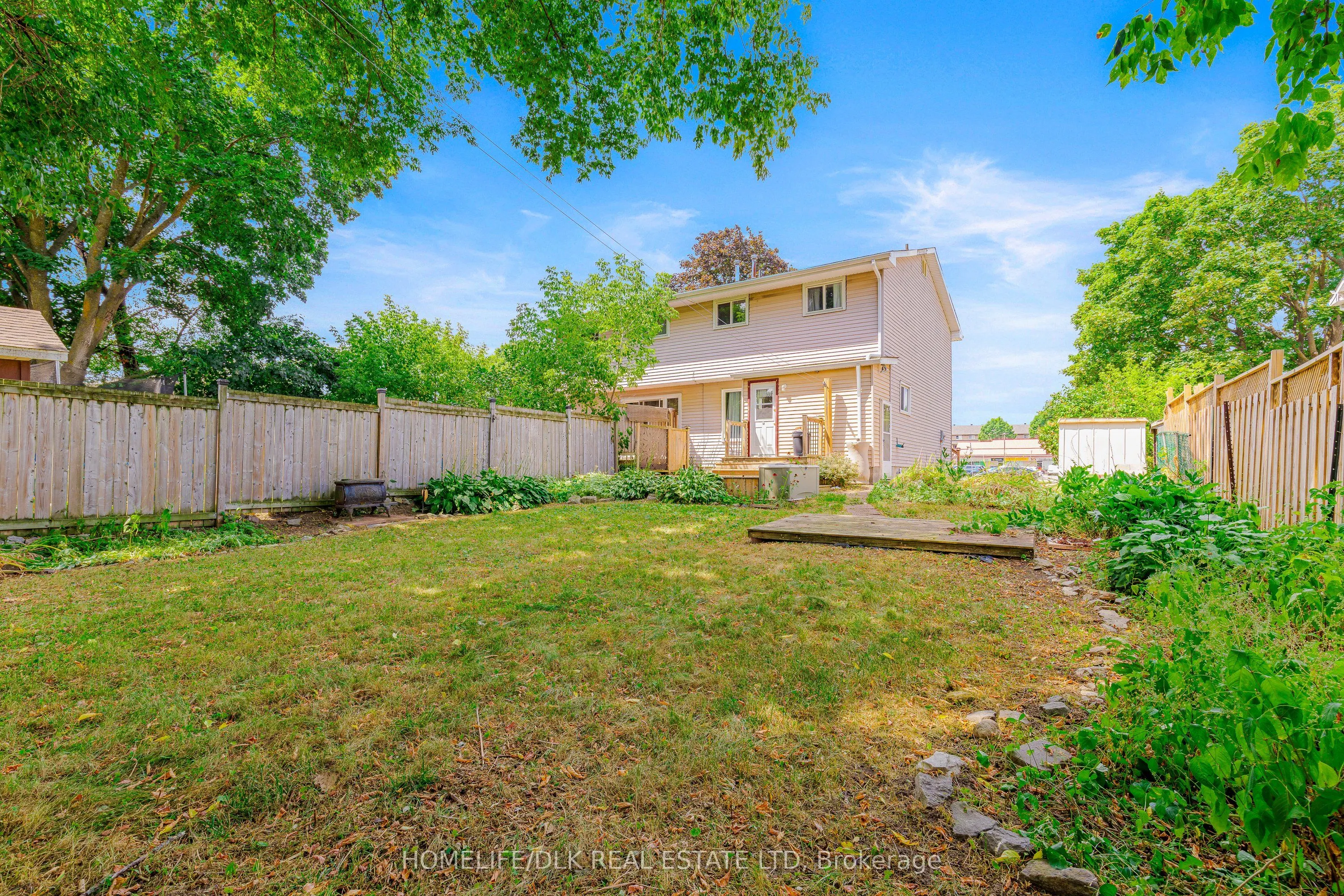 751 Laurier Boulevard