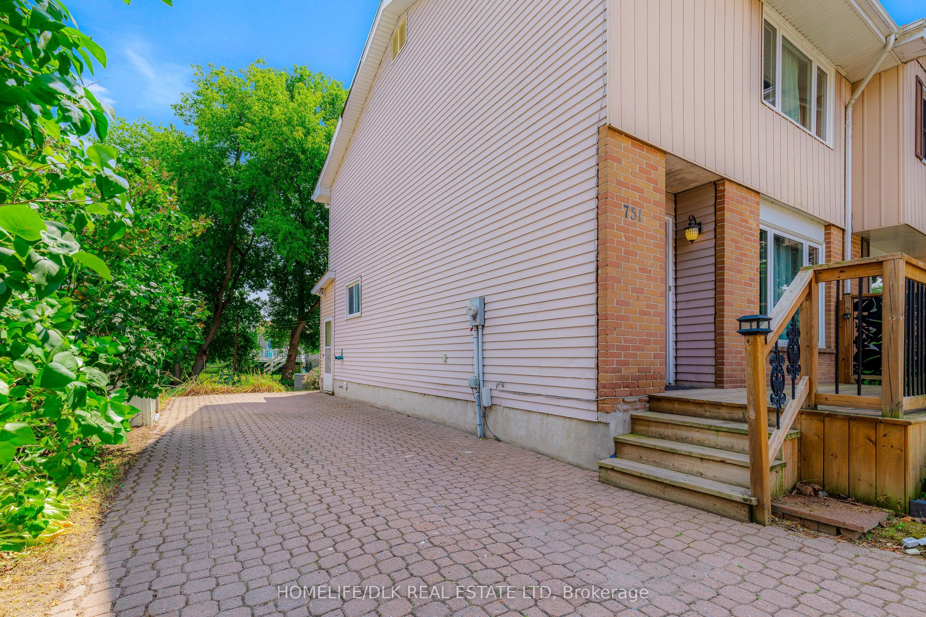 751 Laurier Boulevard