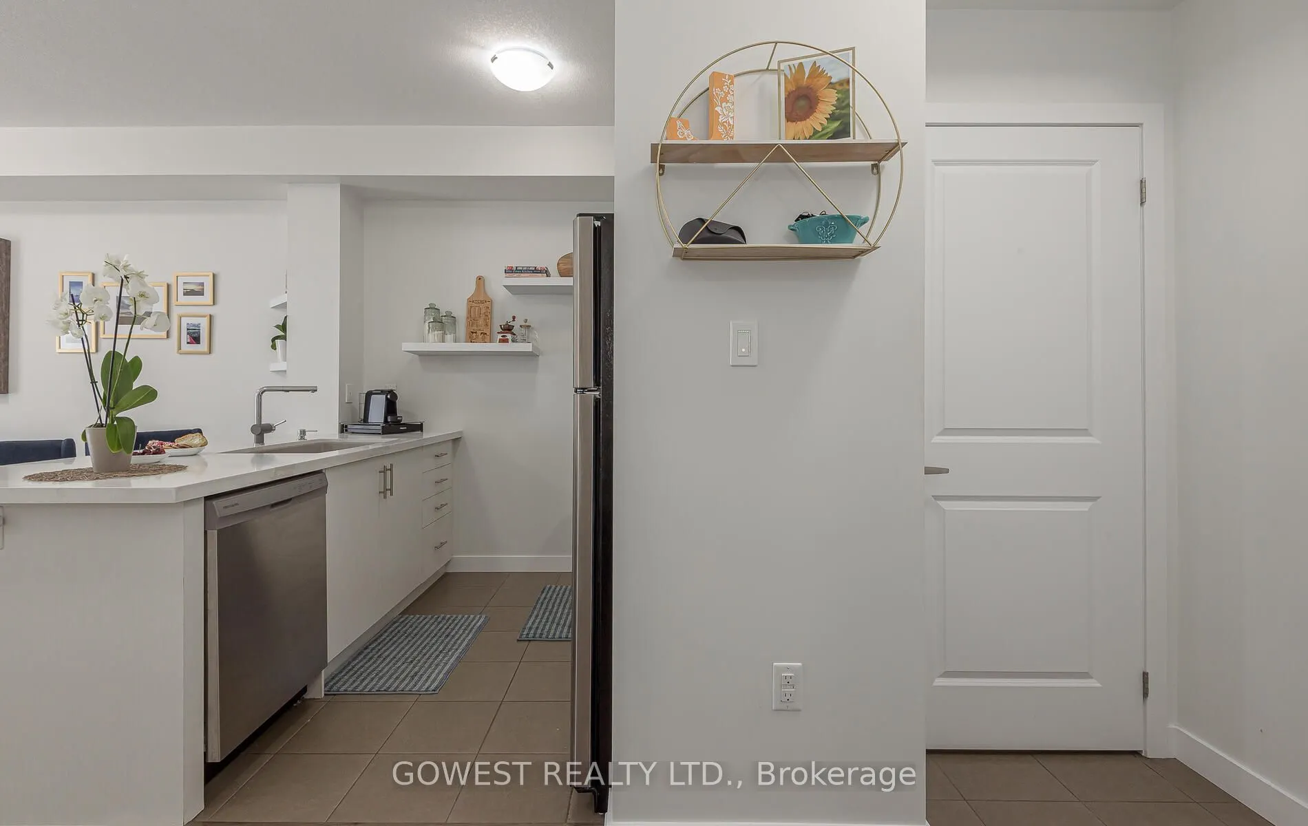 125 Shoreview Place, #301