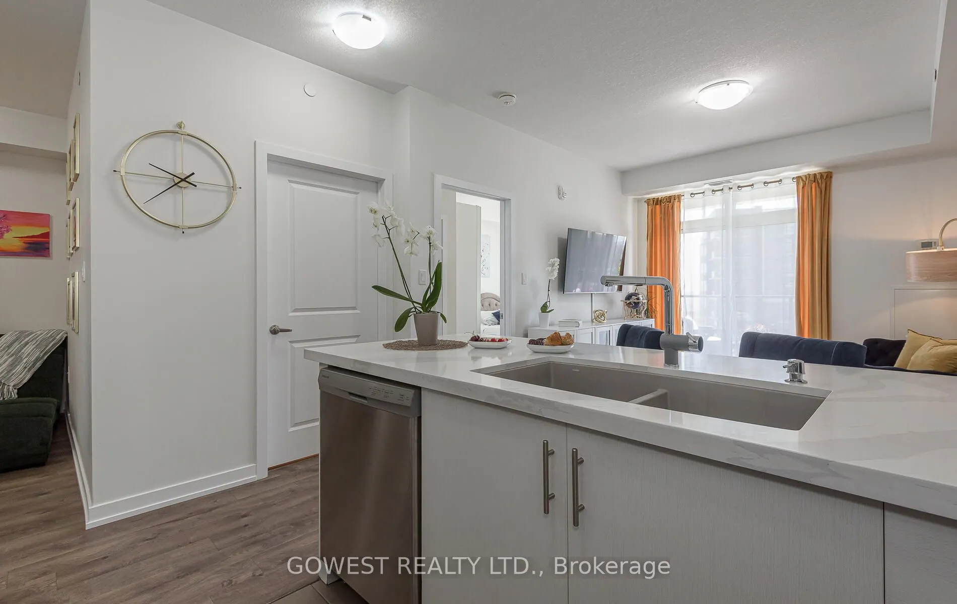 125 Shoreview Place, #301