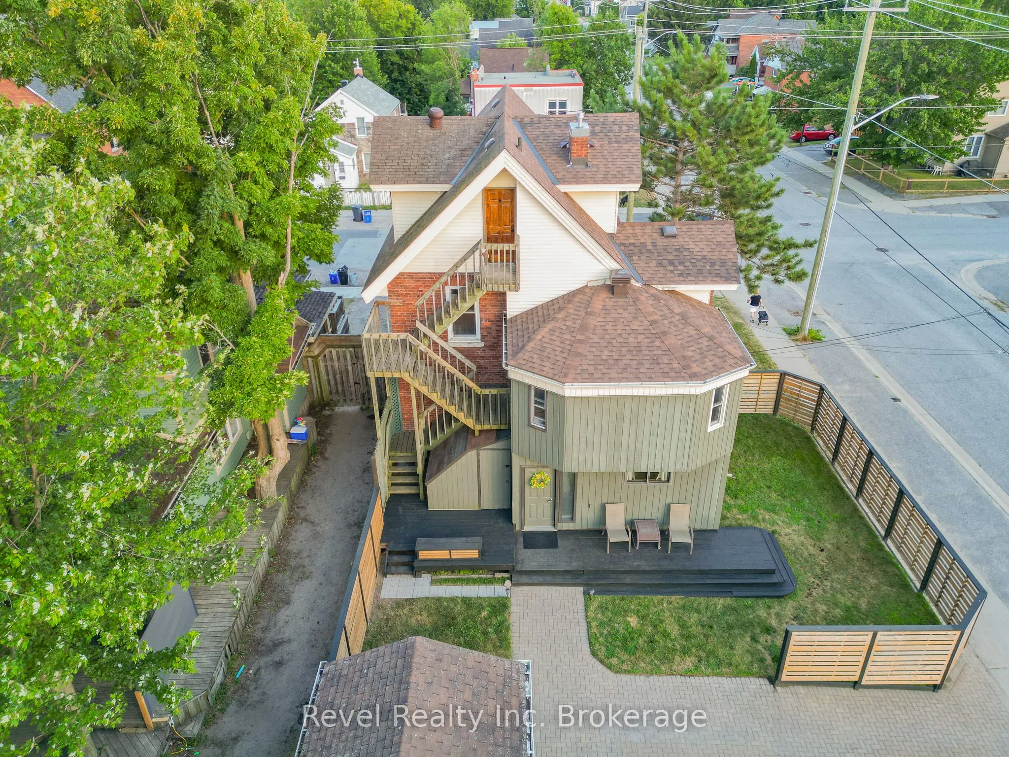 1006 FRASER Street