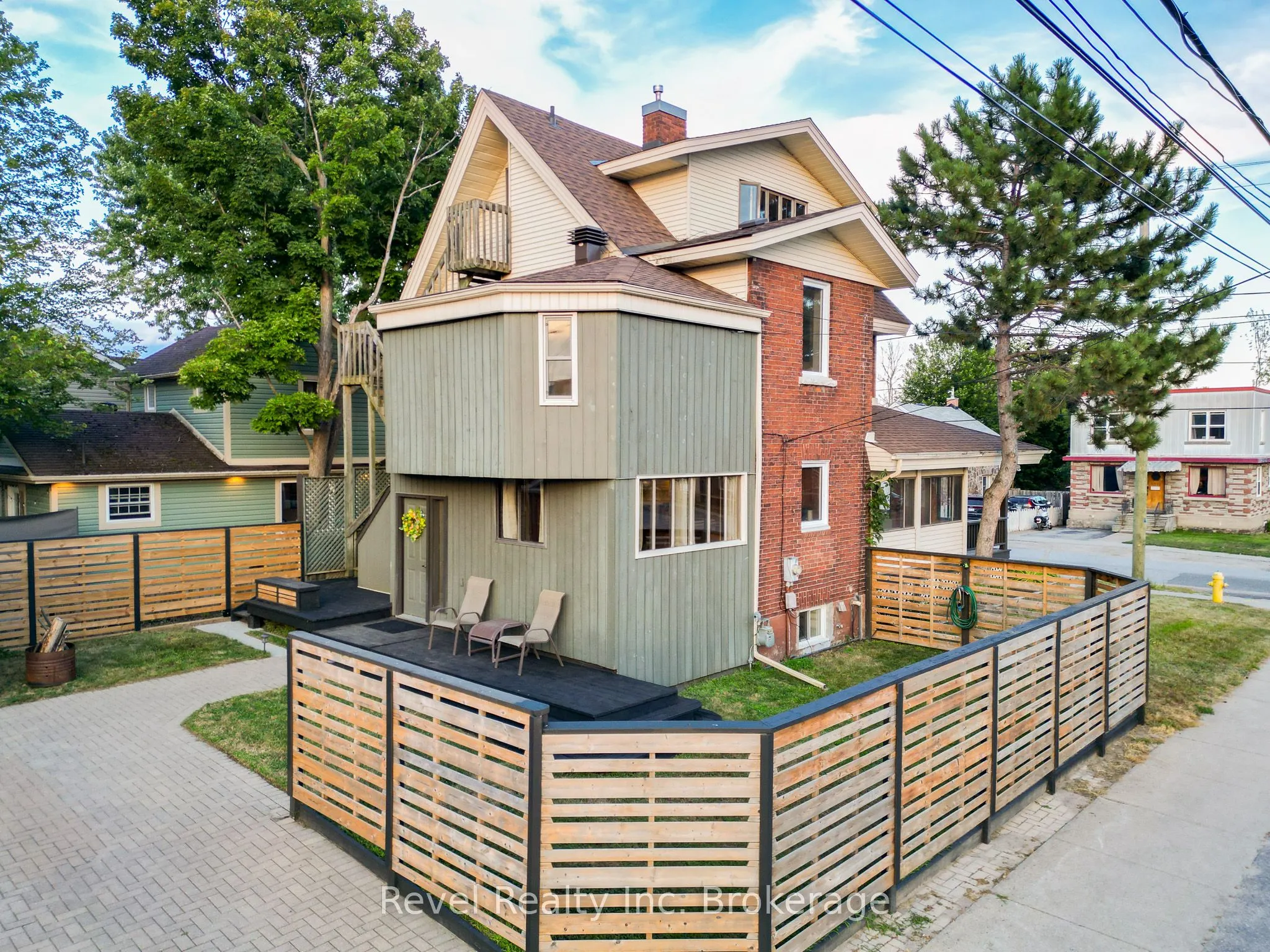 1006 FRASER Street