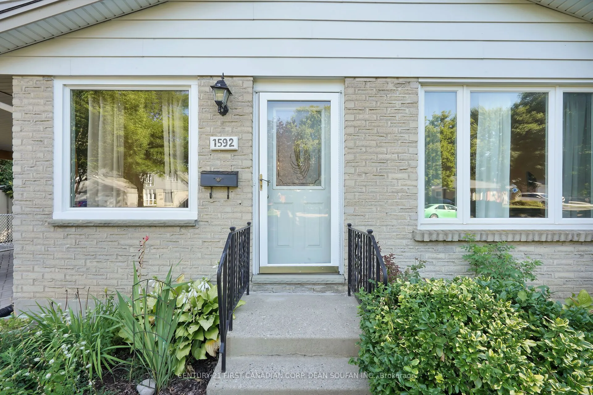 1592 Aldersbrook Road