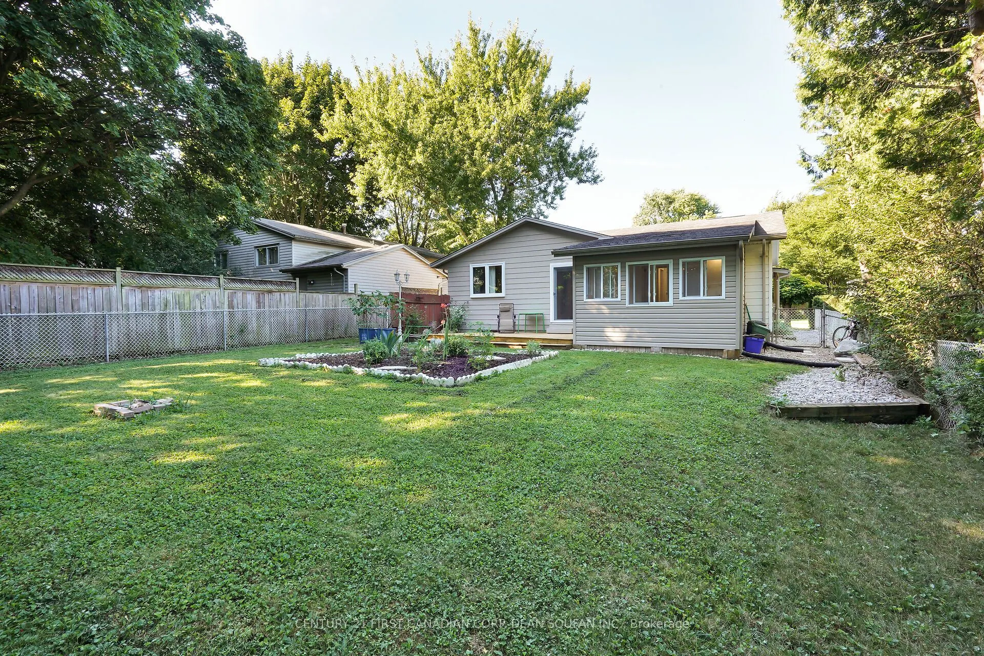 1592 Aldersbrook Road