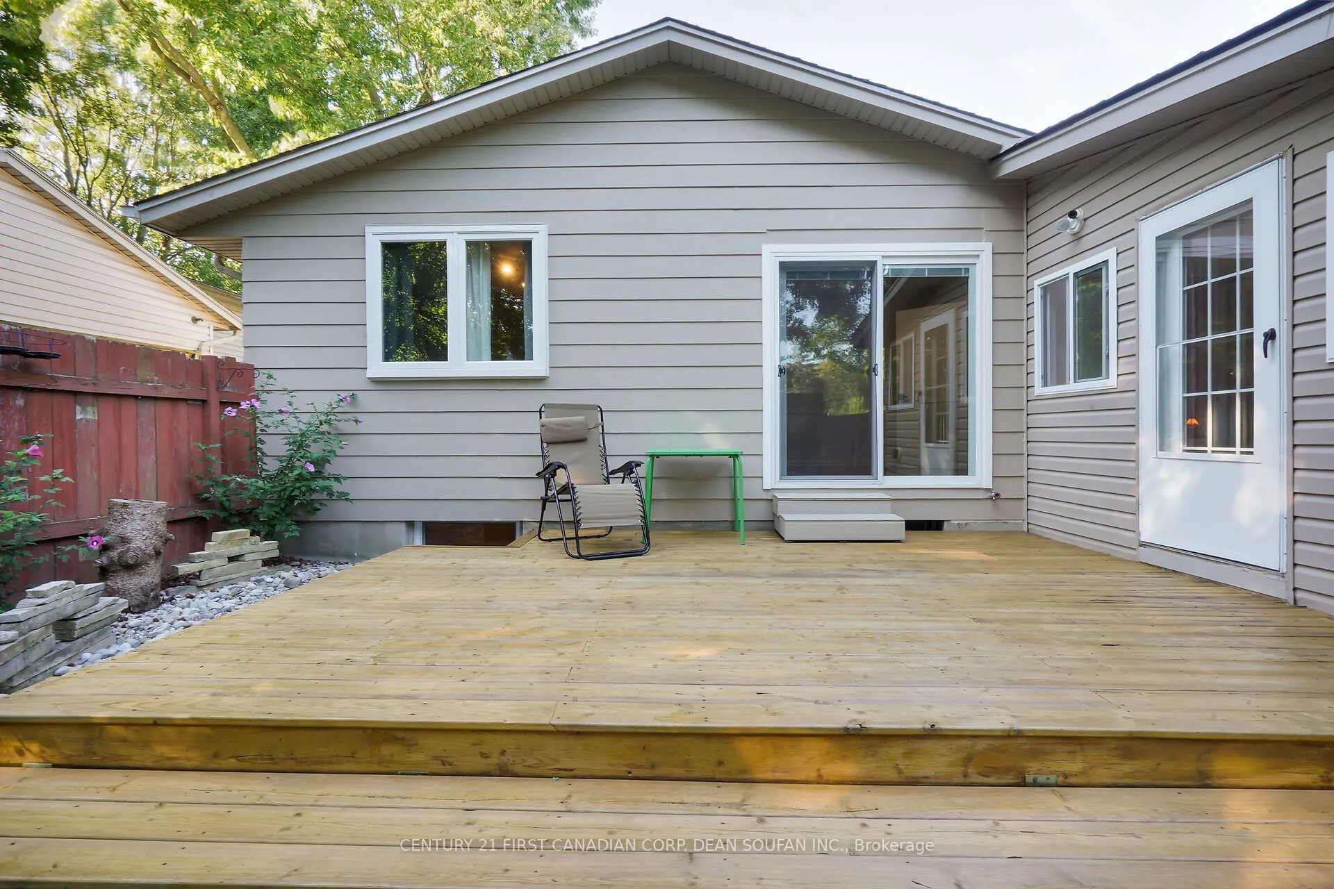 1592 Aldersbrook Road