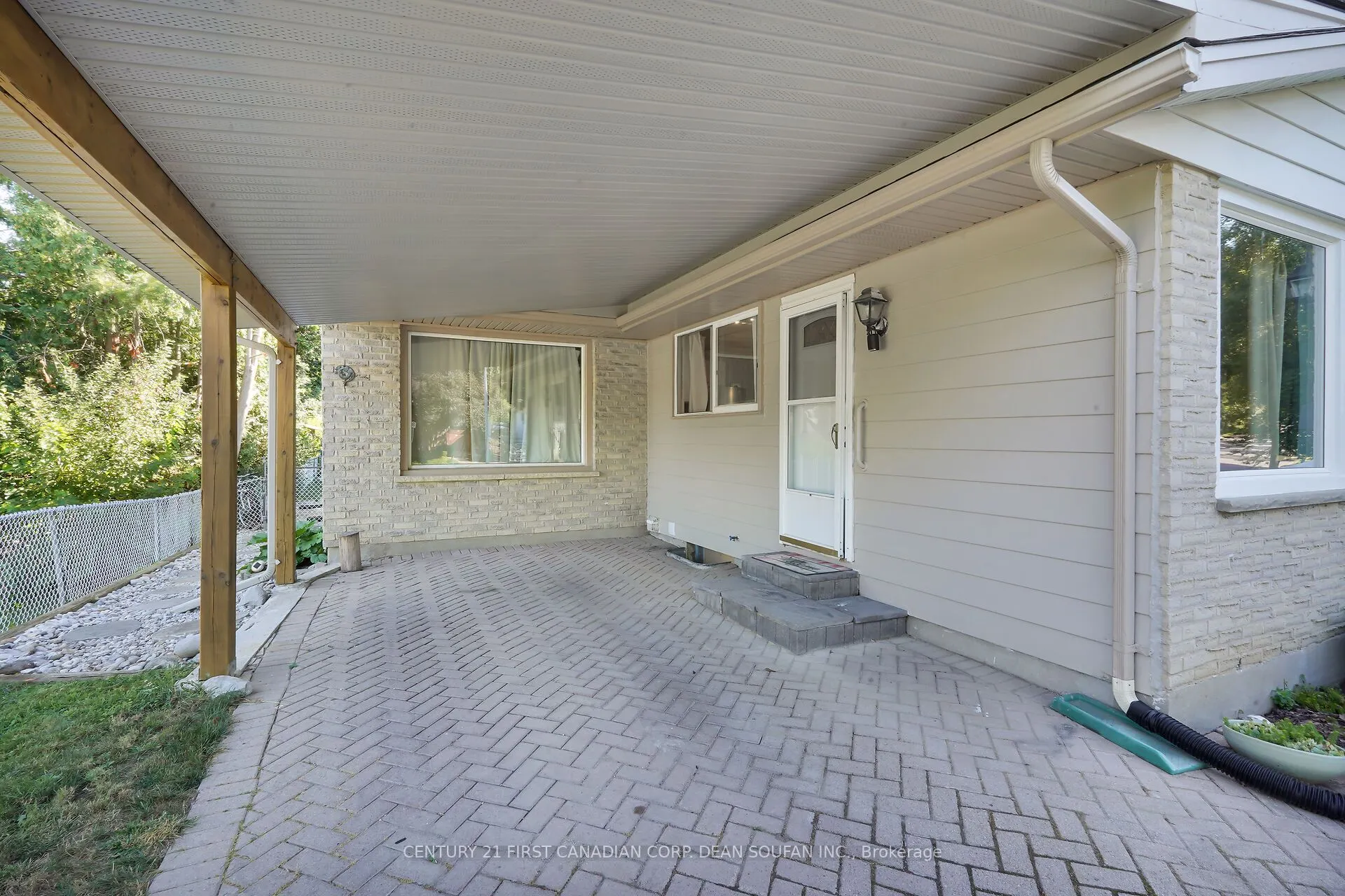 1592 Aldersbrook Road