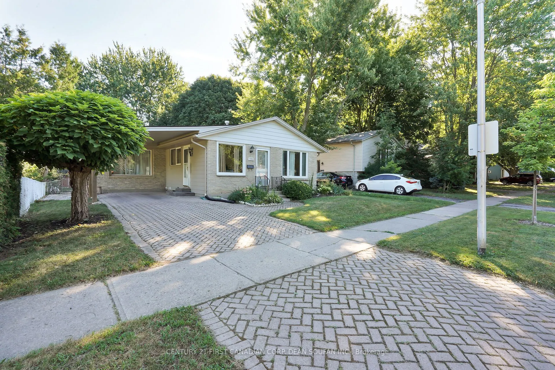1592 Aldersbrook Road