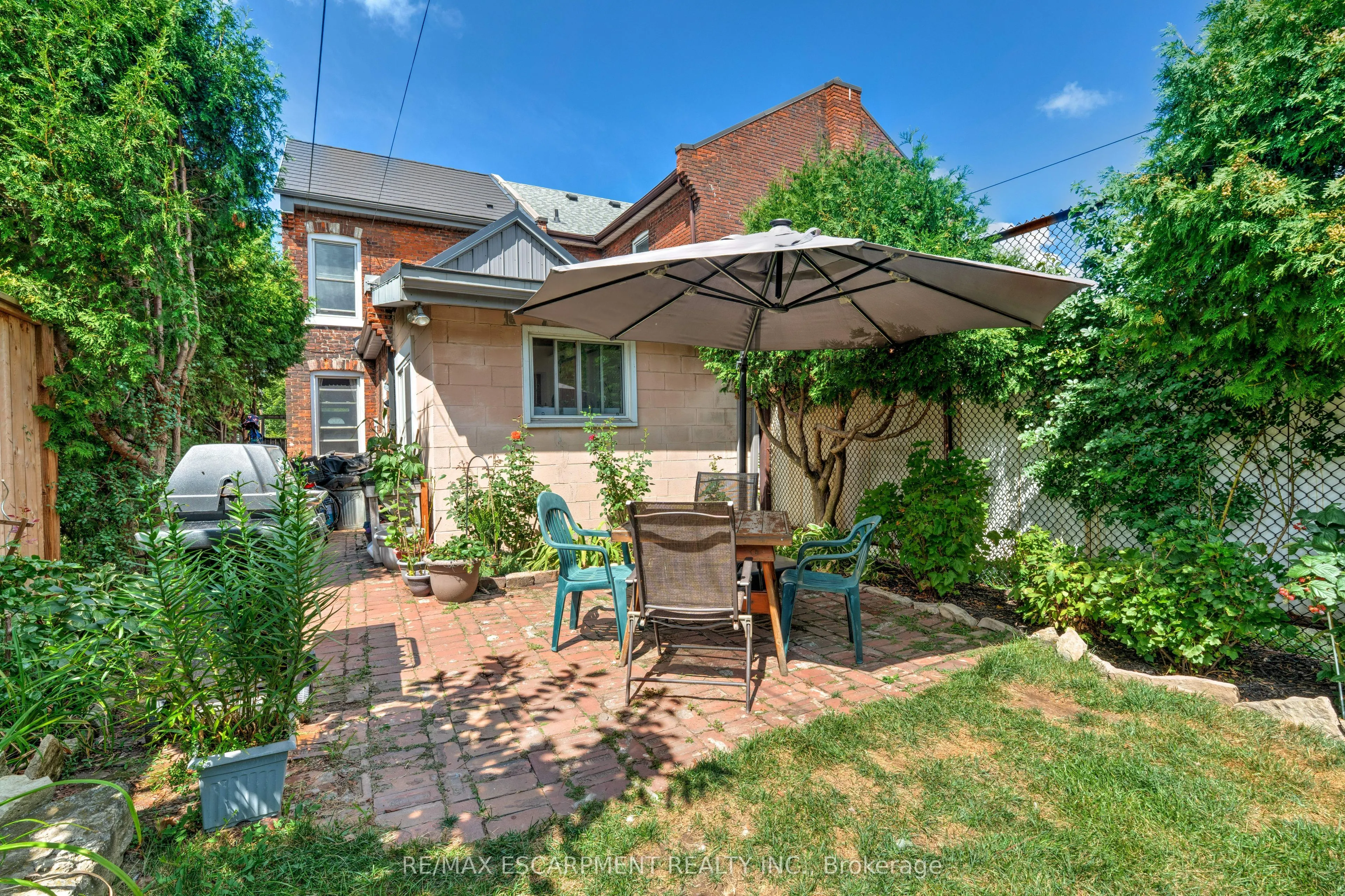 132 Ferguson Avenue N