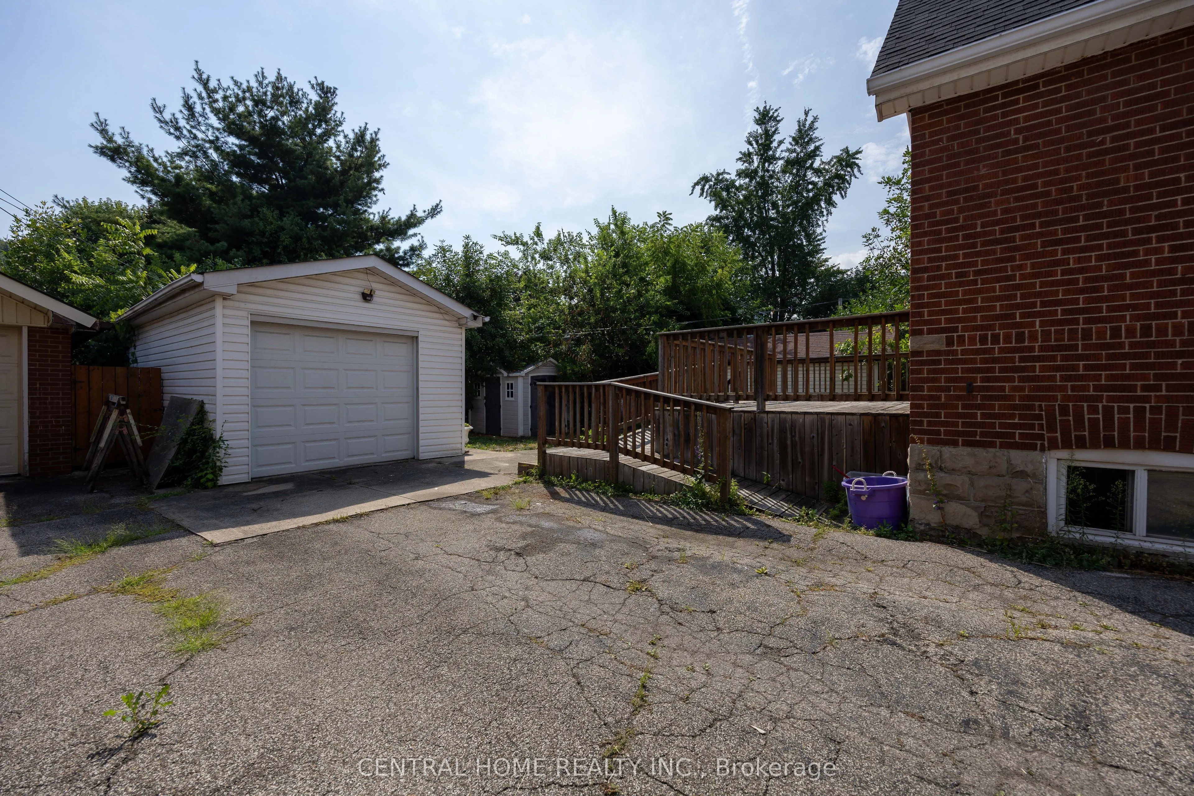 1650 King Street E