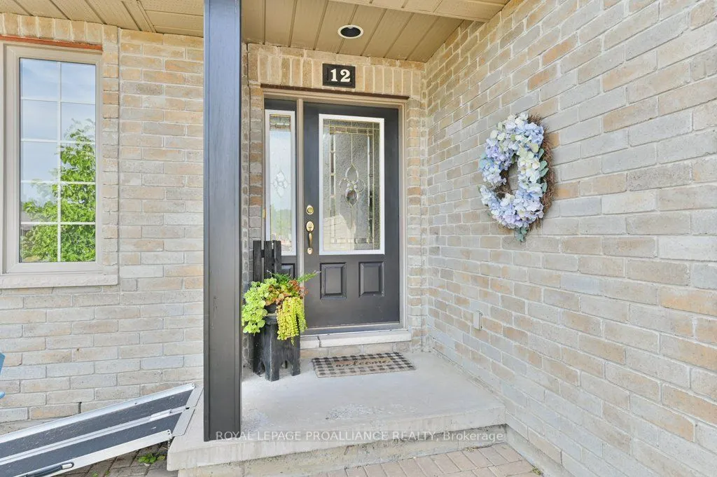 12 Stonegate Crescent