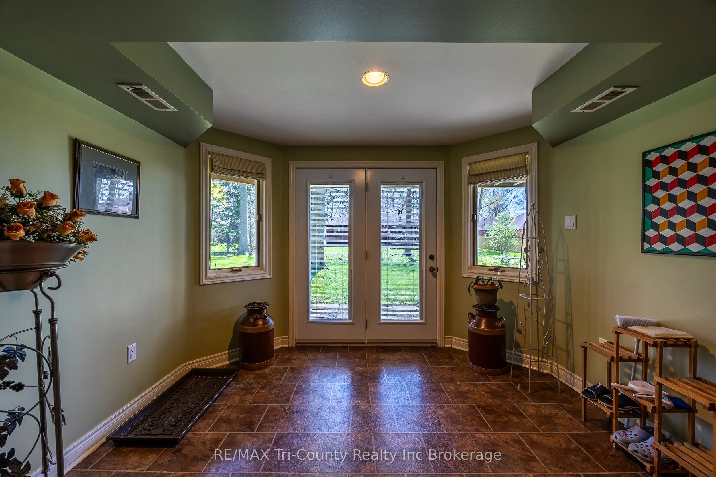 11 Woodside Drive