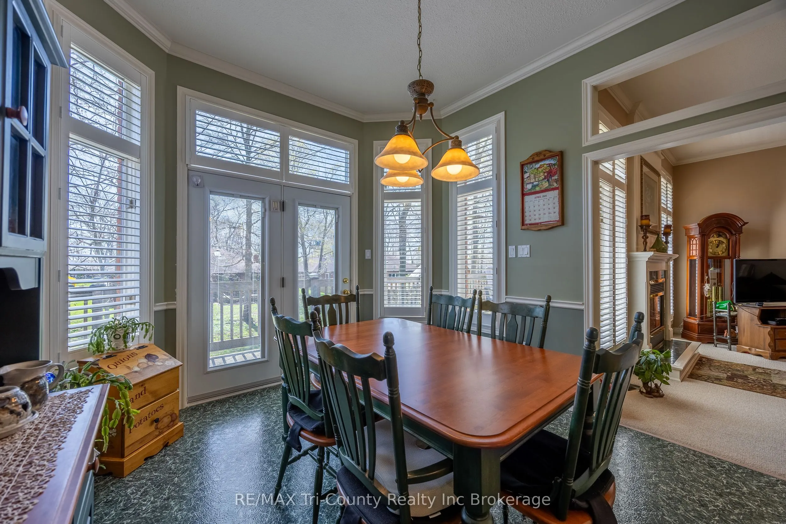11 Woodside Drive