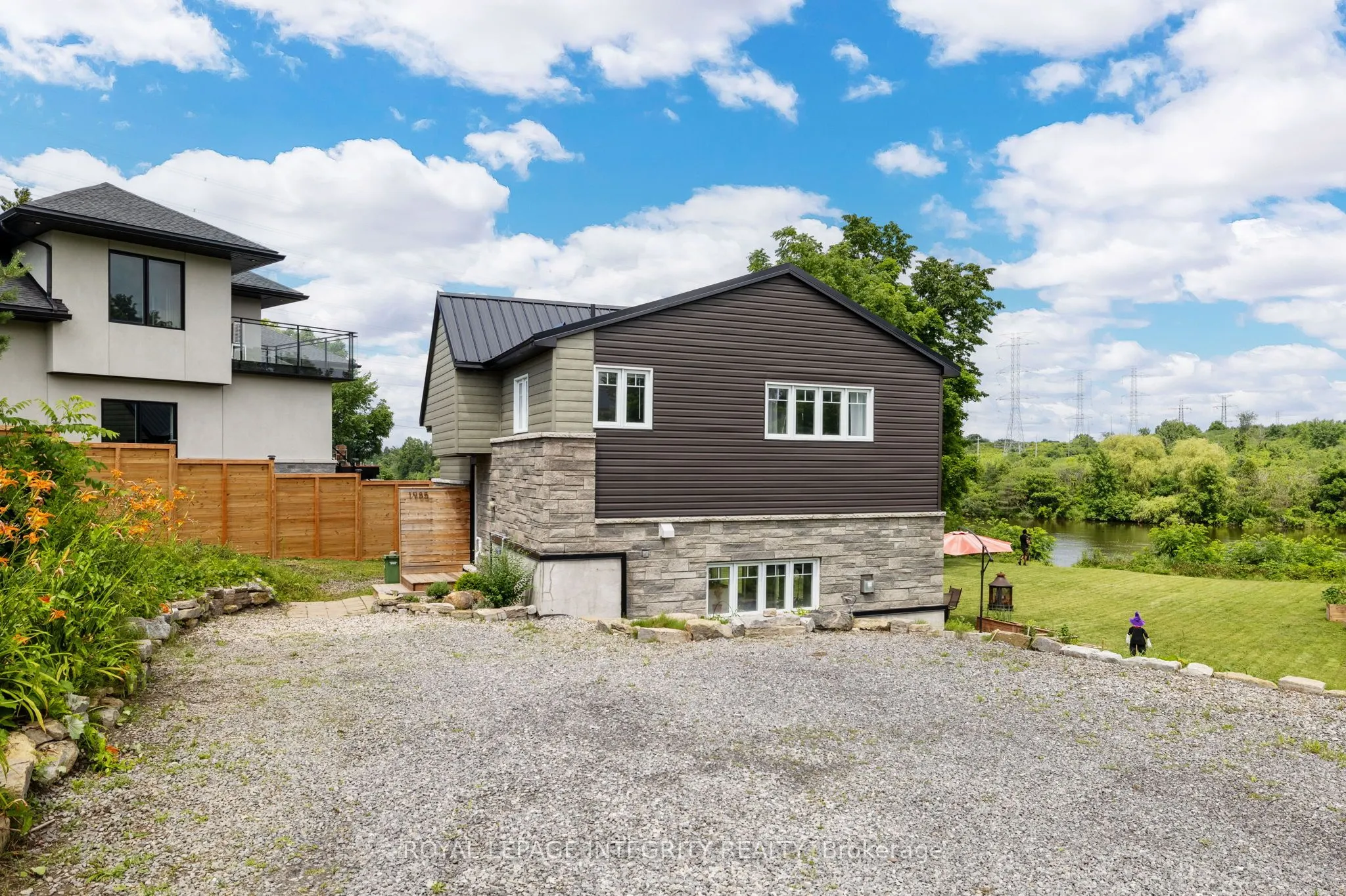 1985 PRINCE OF WALES Drive