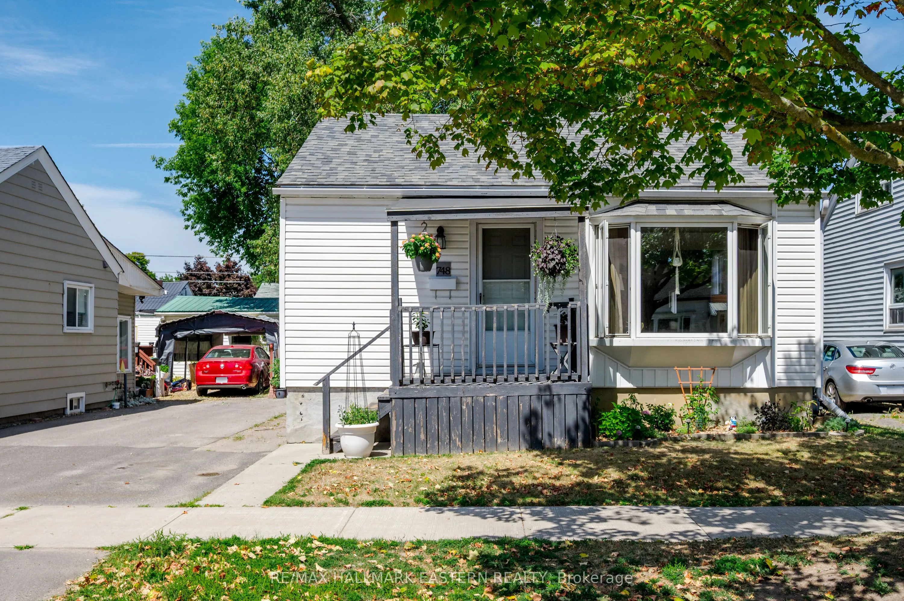 748 New Romaine Street
