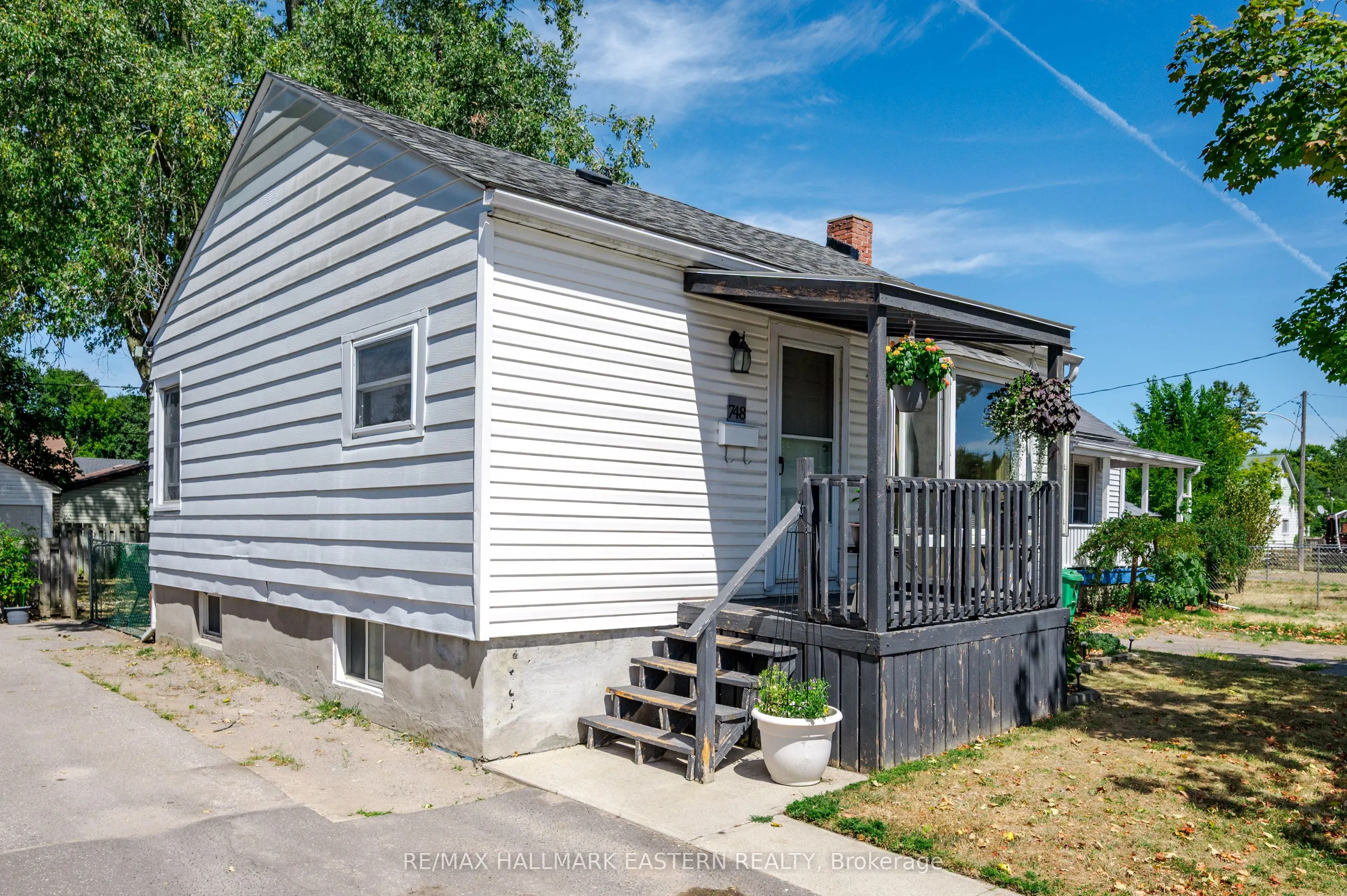 748 New Romaine Street