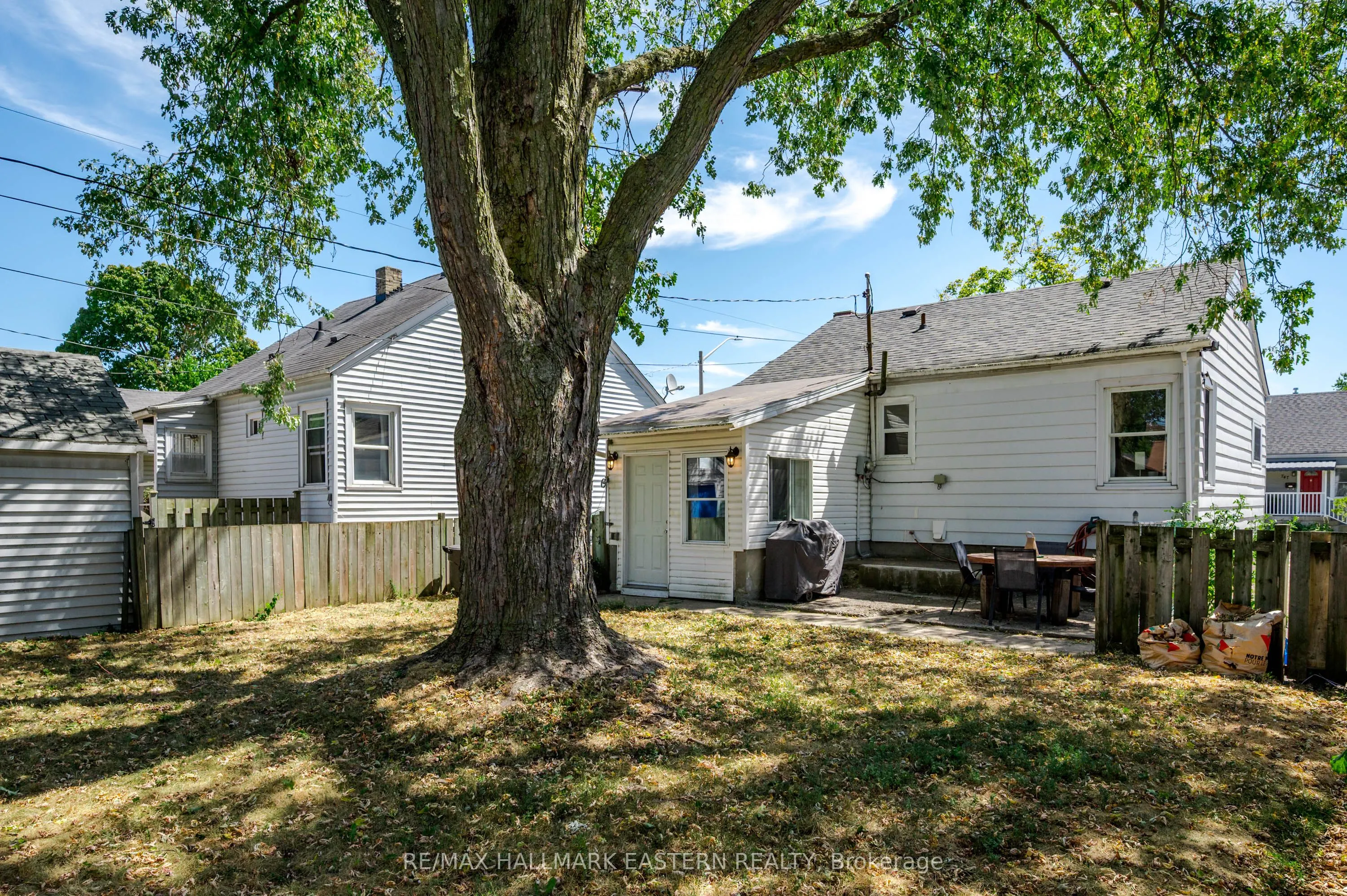 748 New Romaine Street