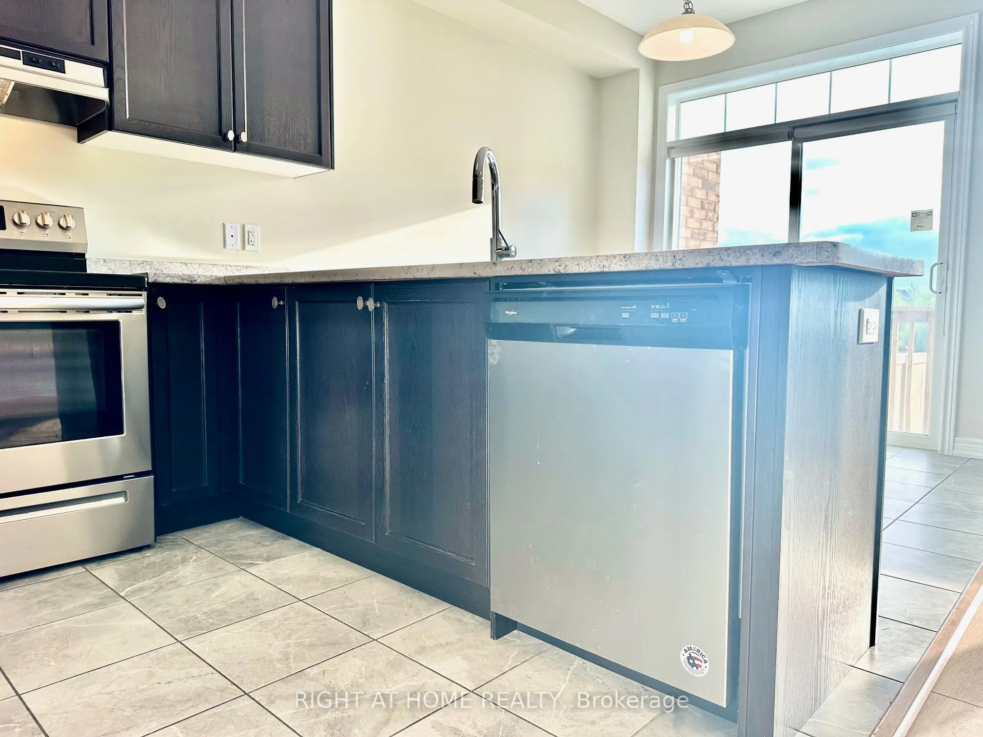 113 Hartley Avenue, #6