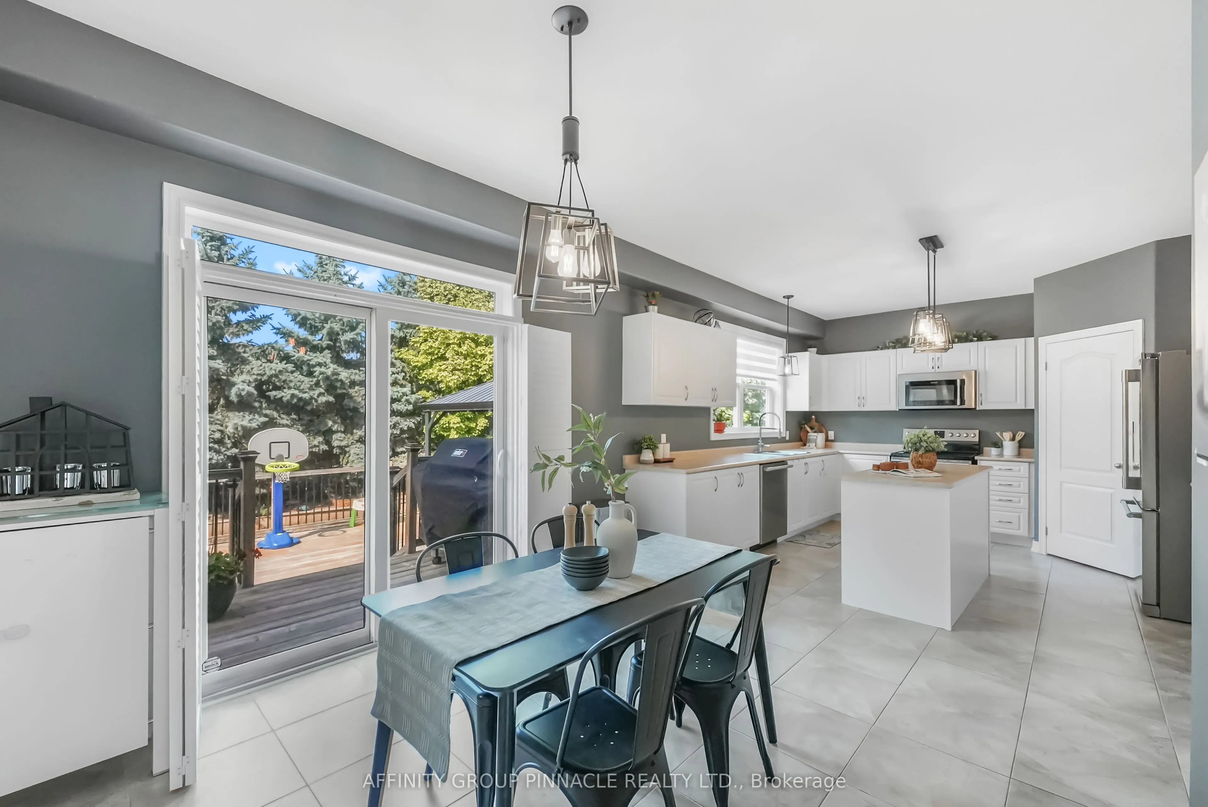 7 Brackendale Trail