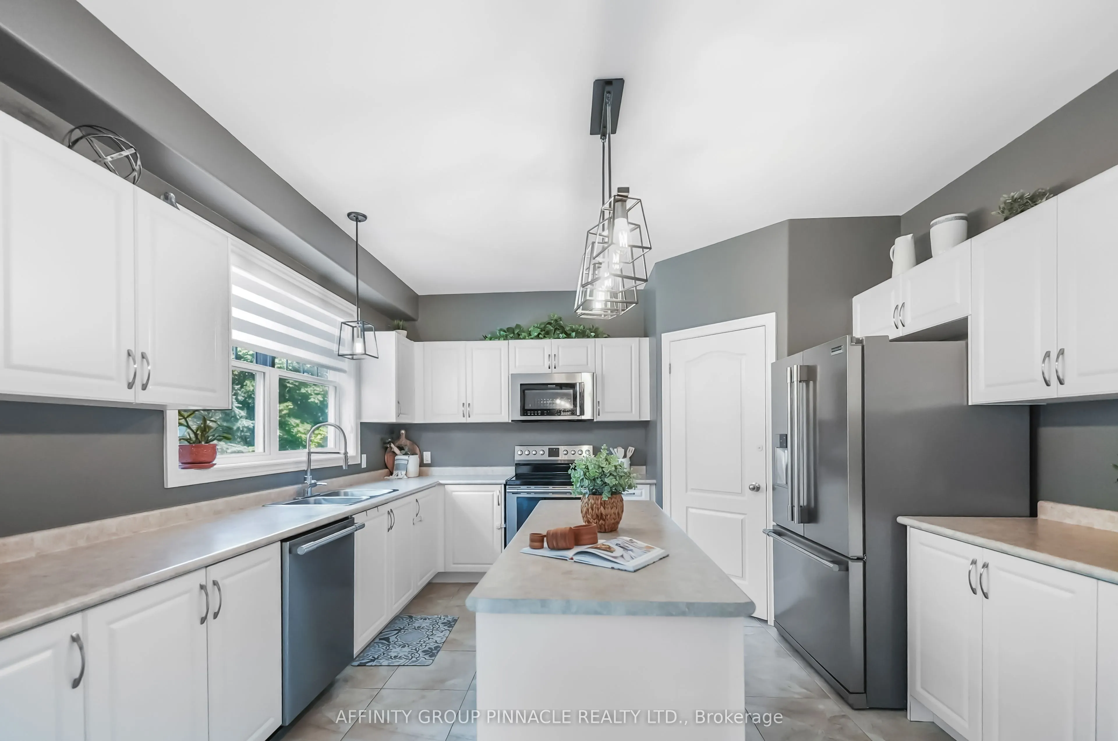 7 Brackendale Trail