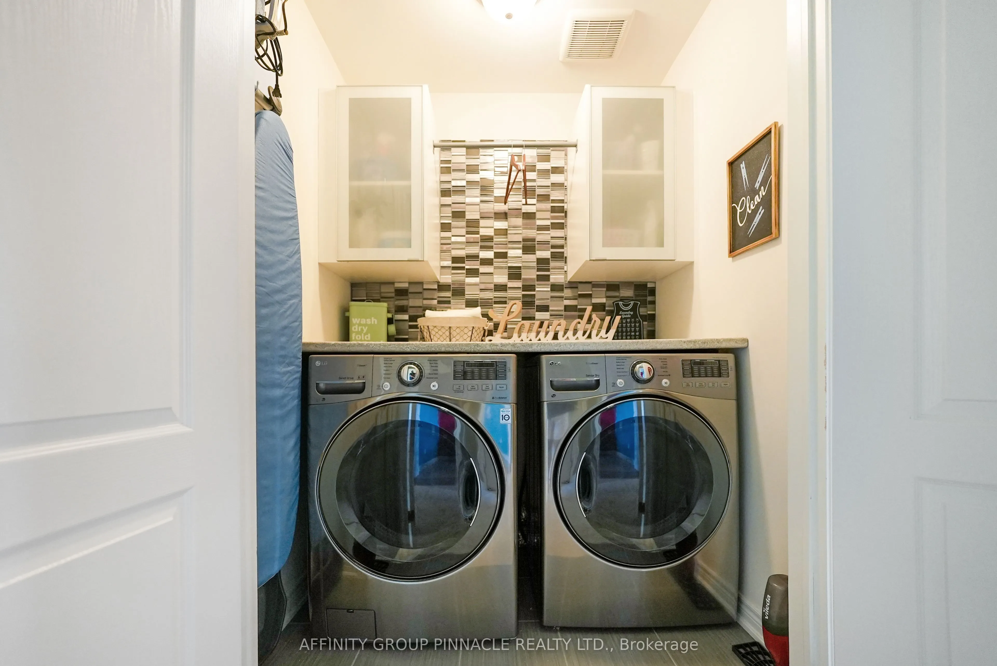 7 Brackendale Trail
