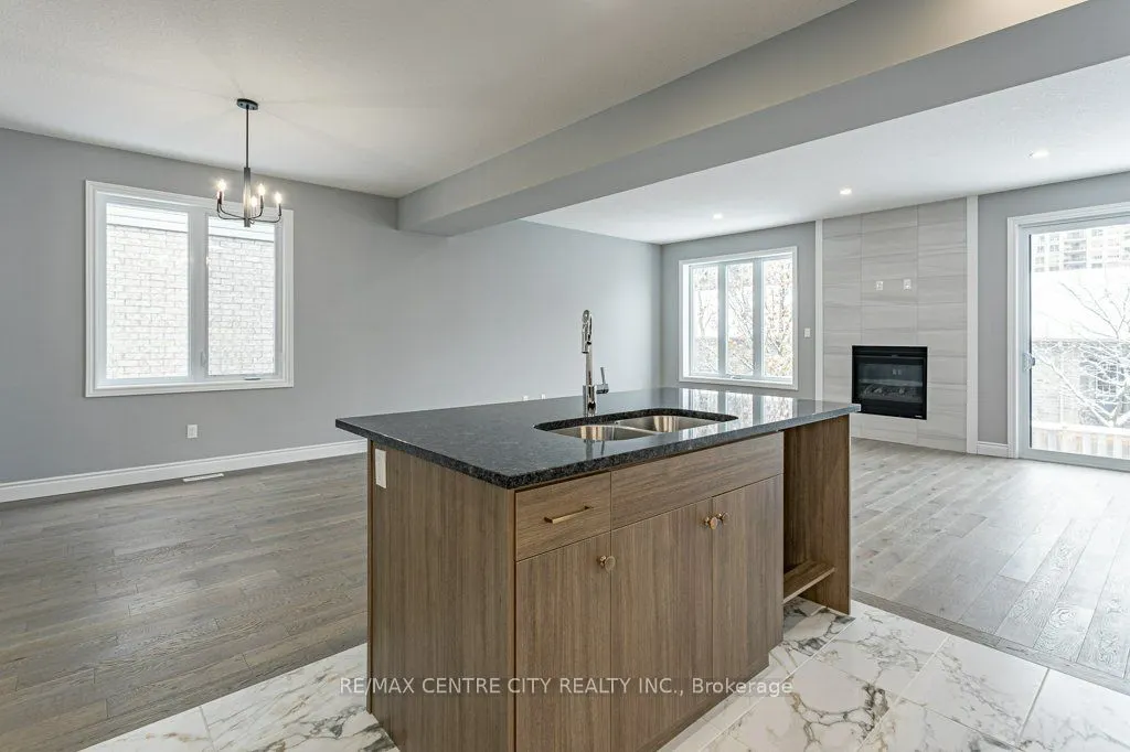 1596 Noah Bend