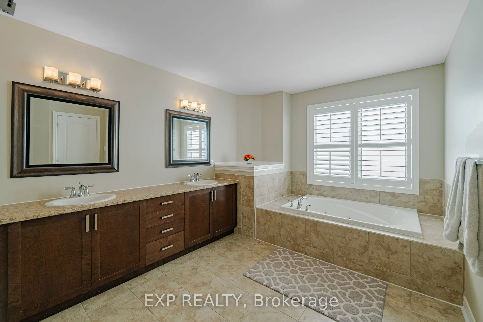 3308 RIVERSET Crescent