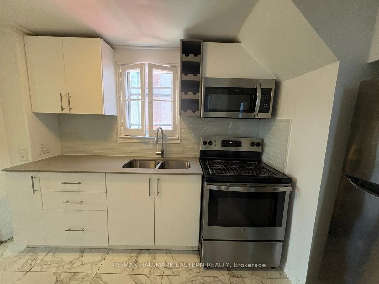 581 Paterson Street, ##1