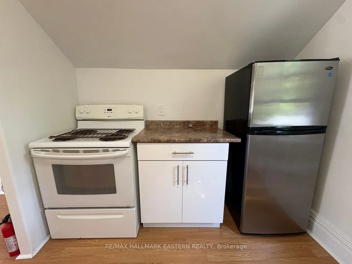 581 Paterson Street, ##2