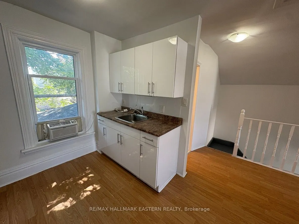 581 Paterson Street, ##2
