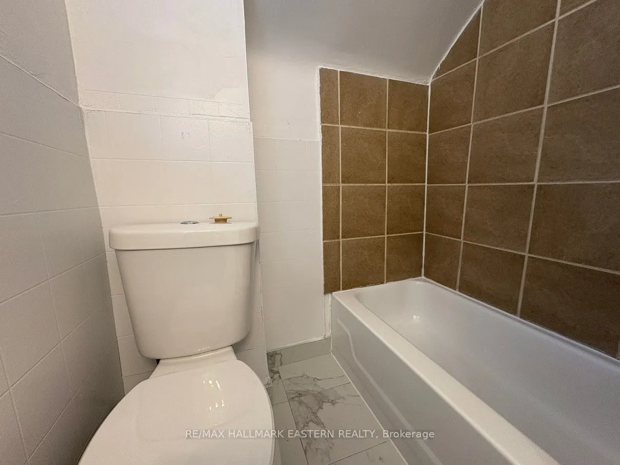 581 Paterson Street, ##2