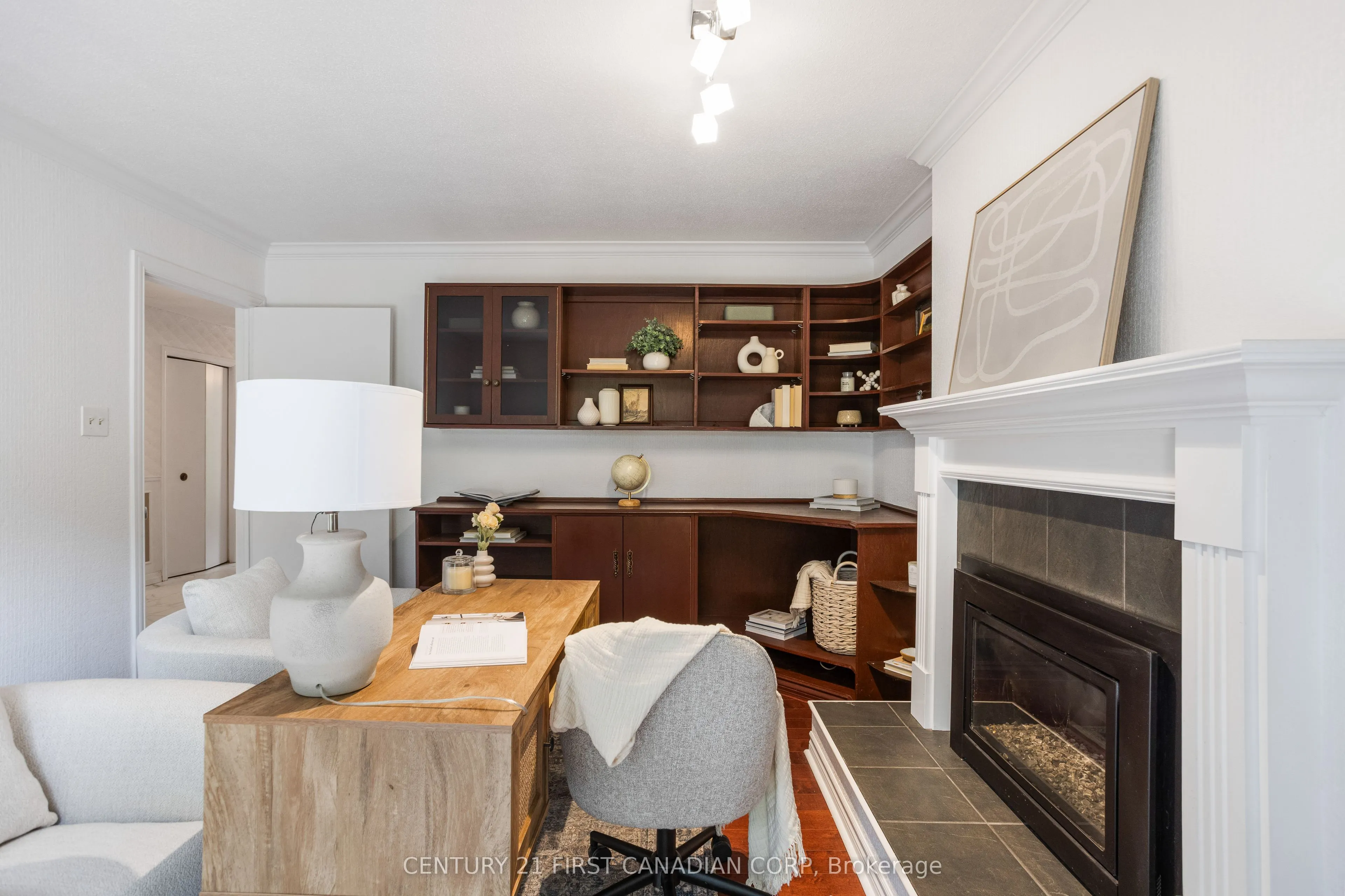24 Bartlett Crescent