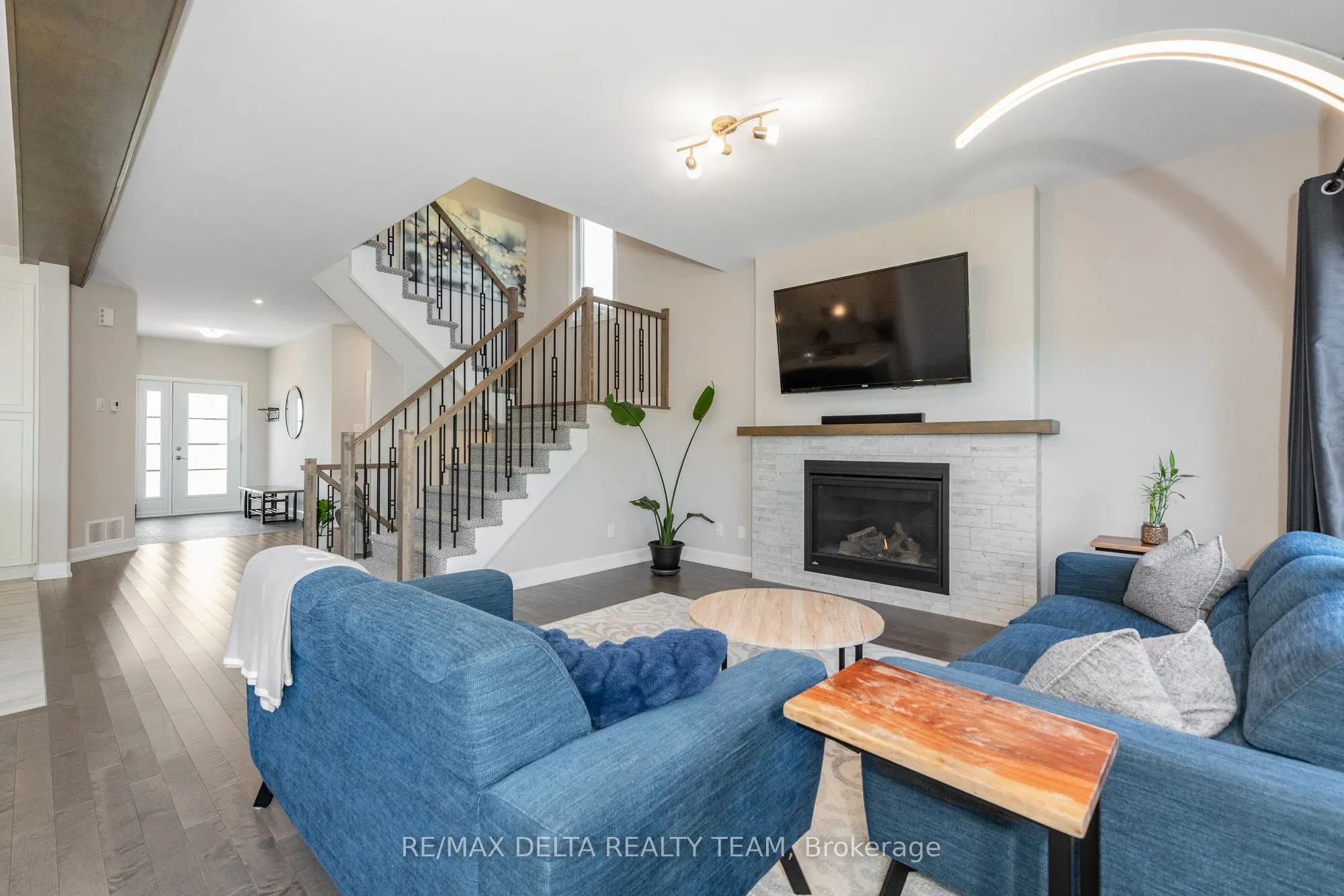 688 Geneva Crescent
