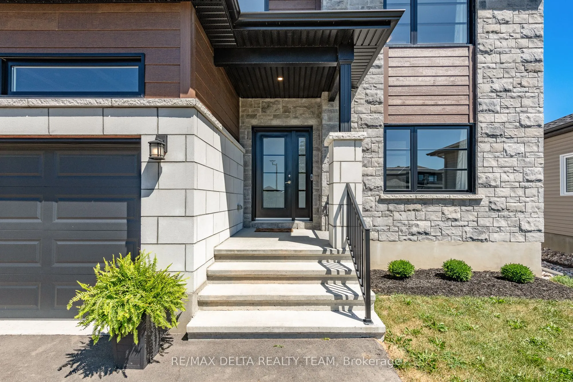 688 Geneva Crescent