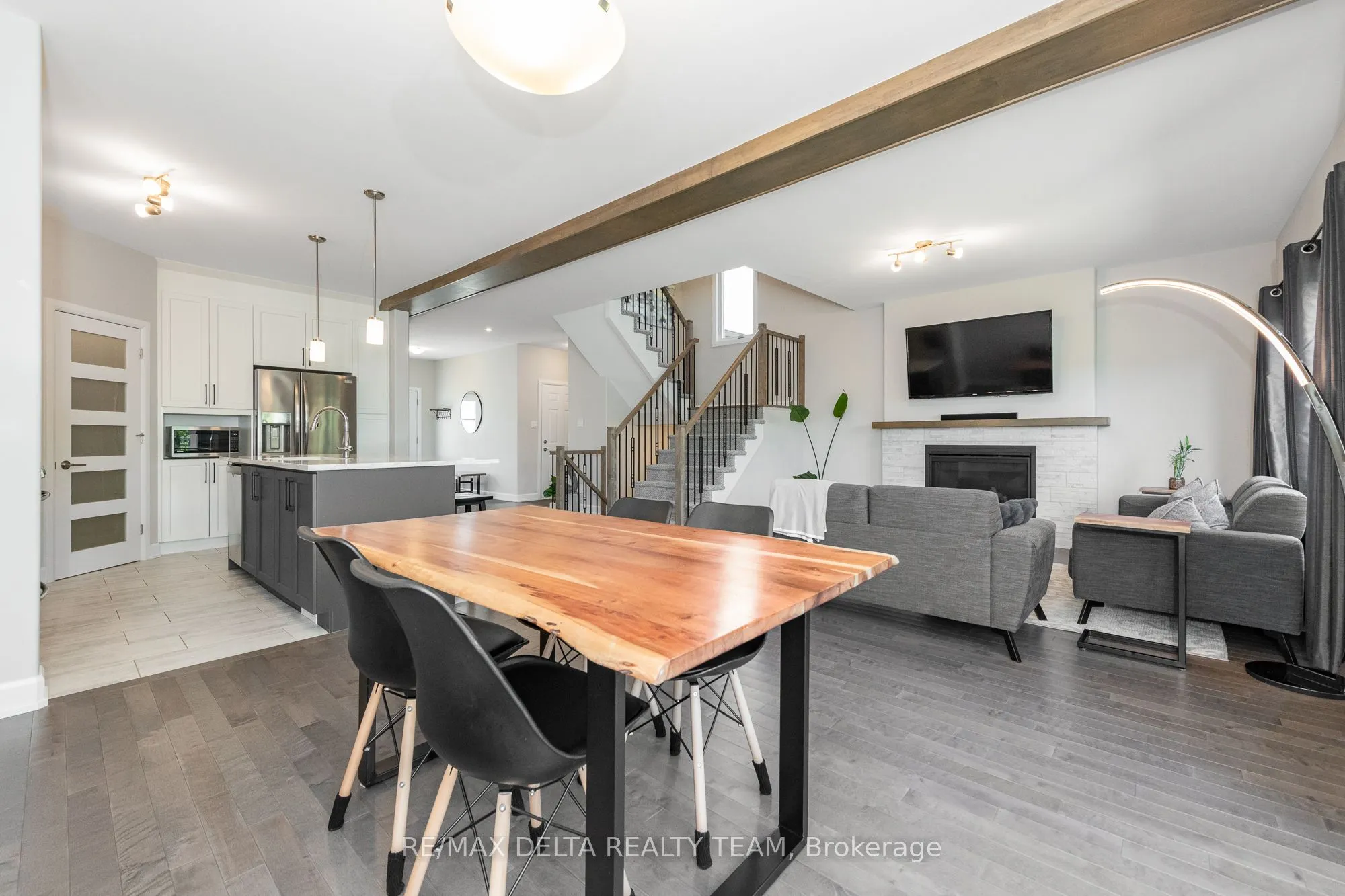 688 Geneva Crescent