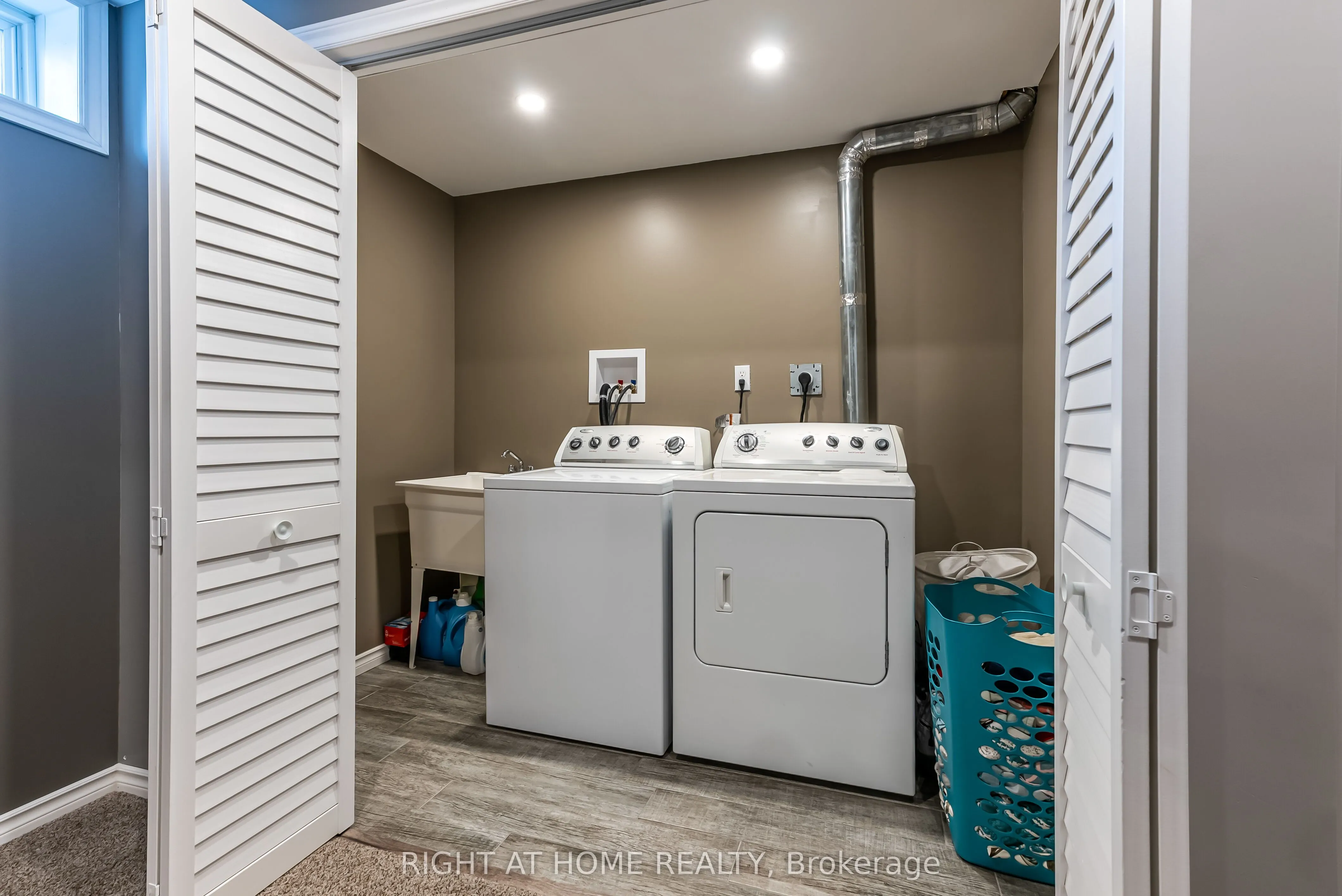 25 Stoneglen Way