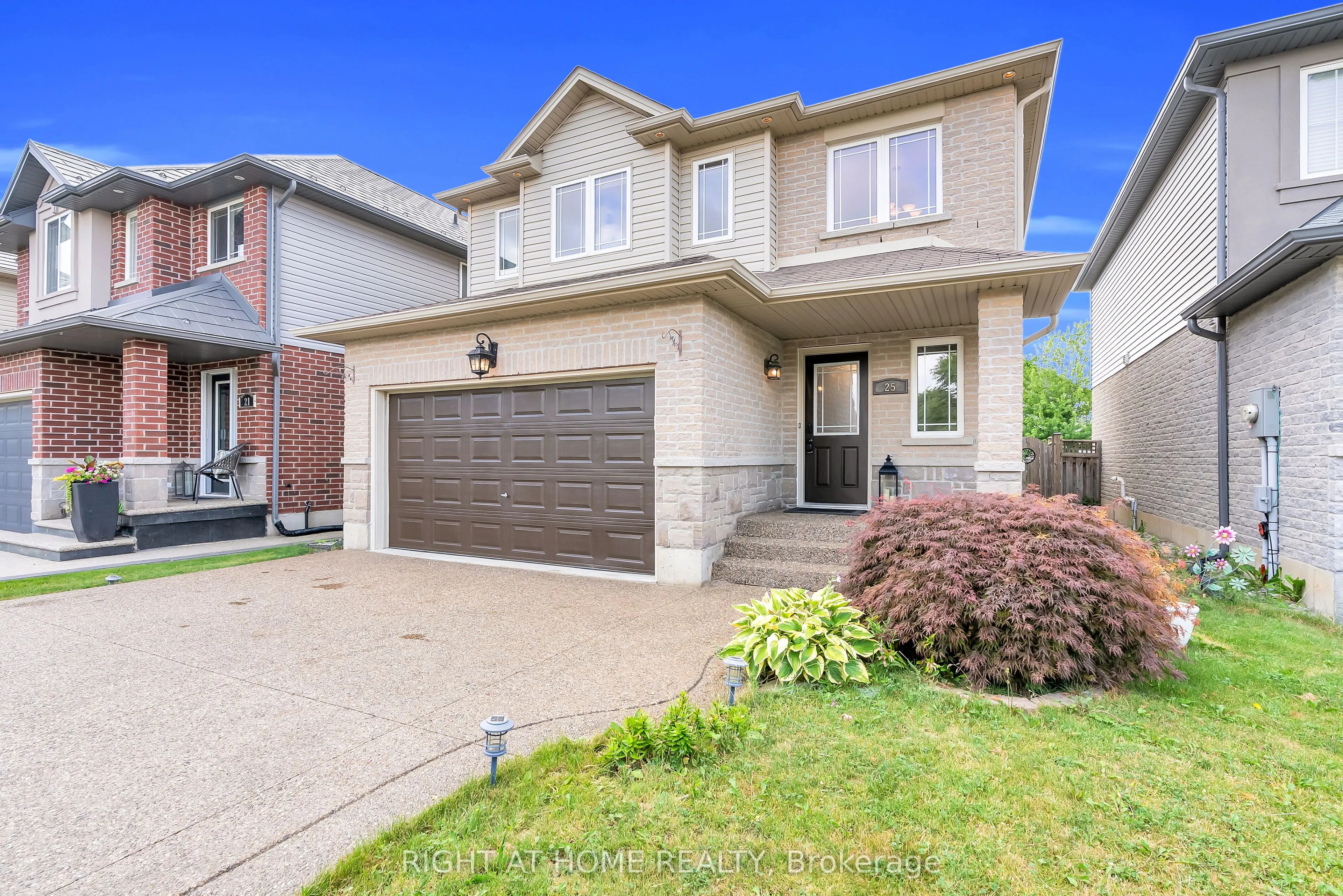 25 Stoneglen Way