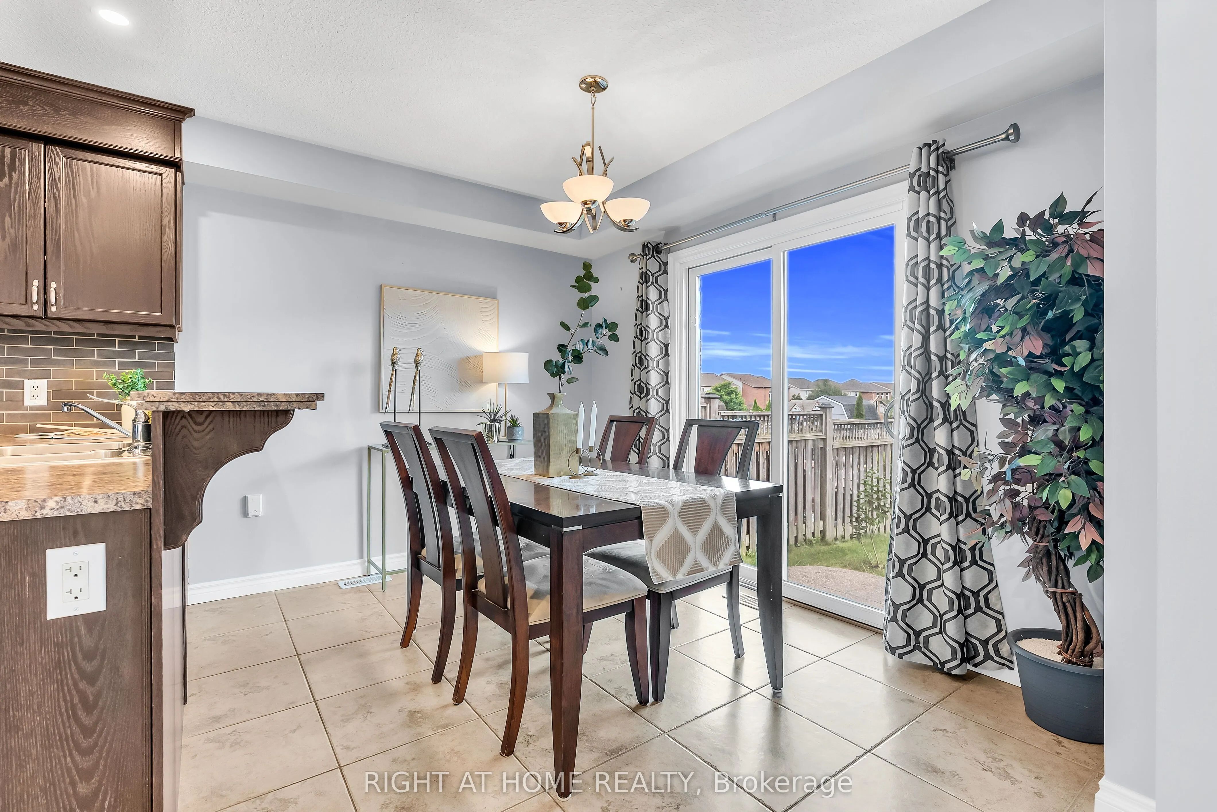 25 Stoneglen Way