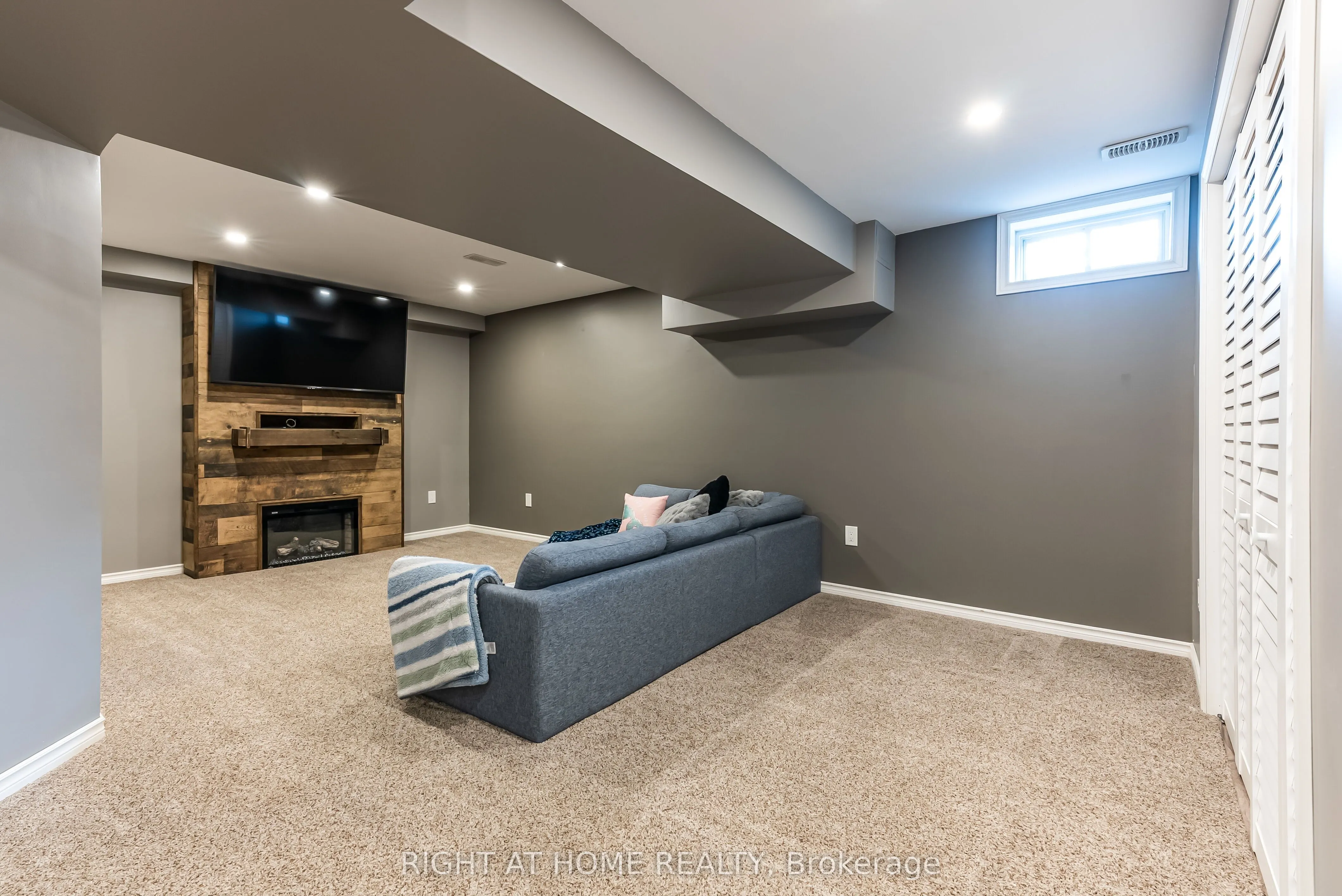 25 Stoneglen Way