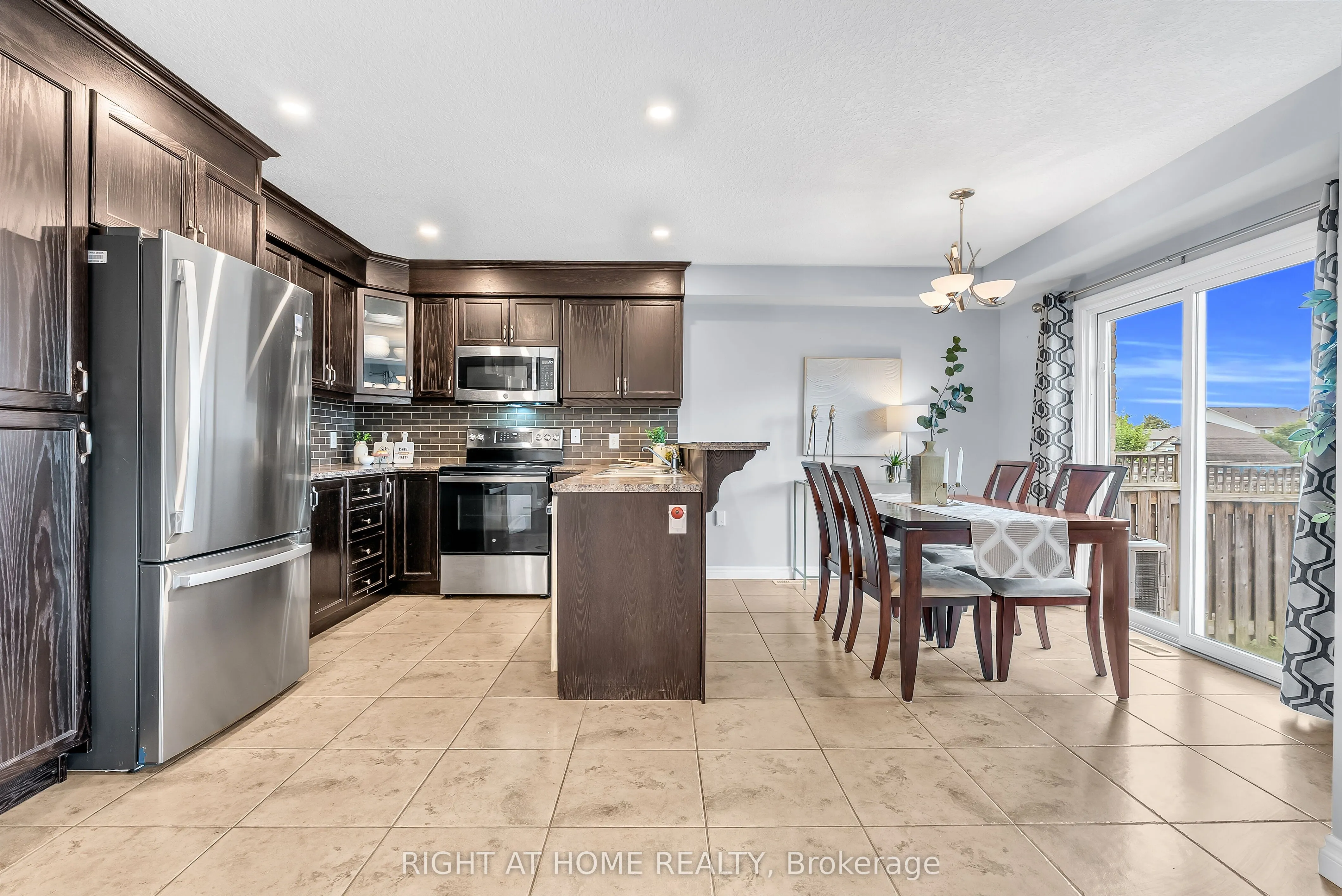 25 Stoneglen Way