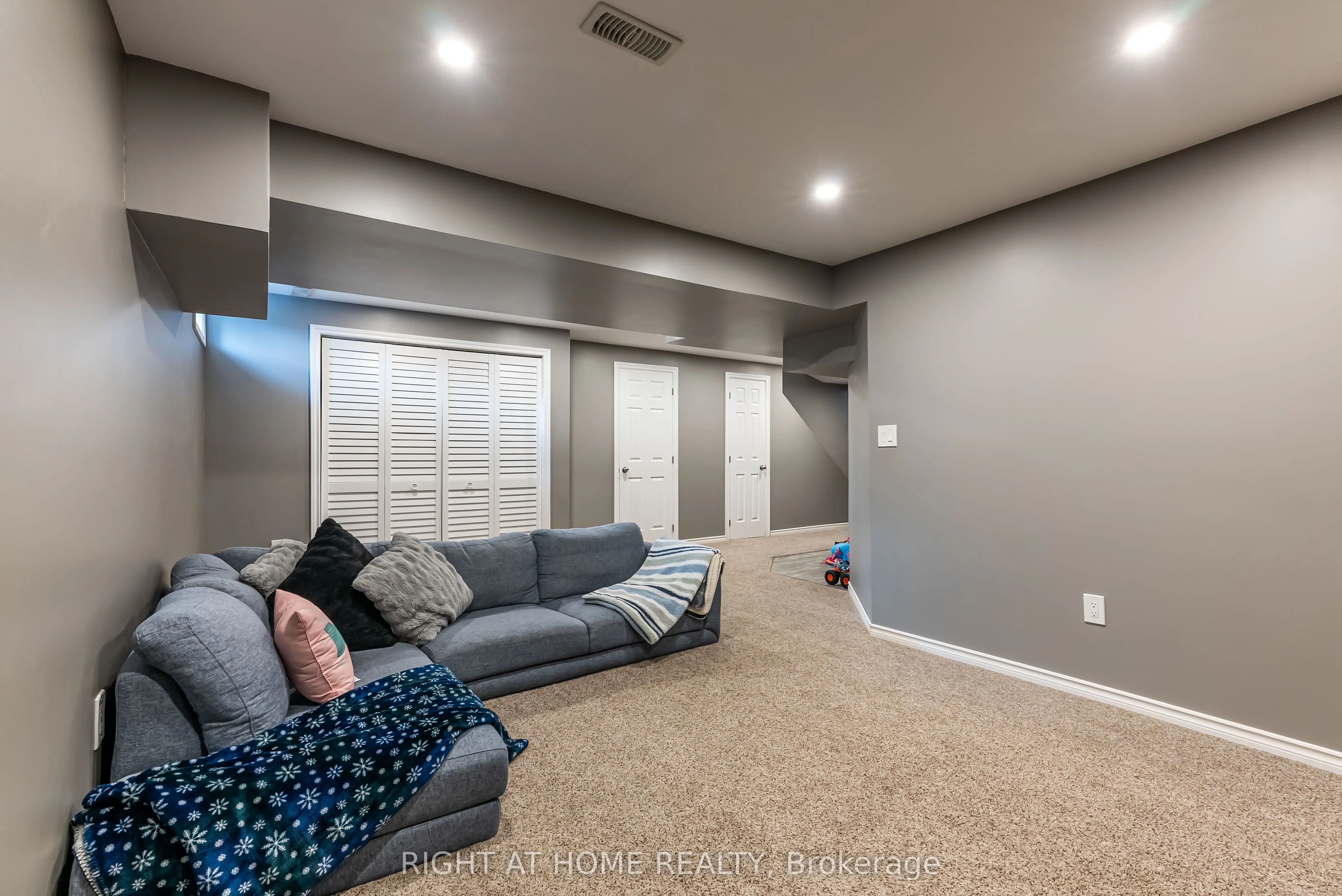 25 Stoneglen Way