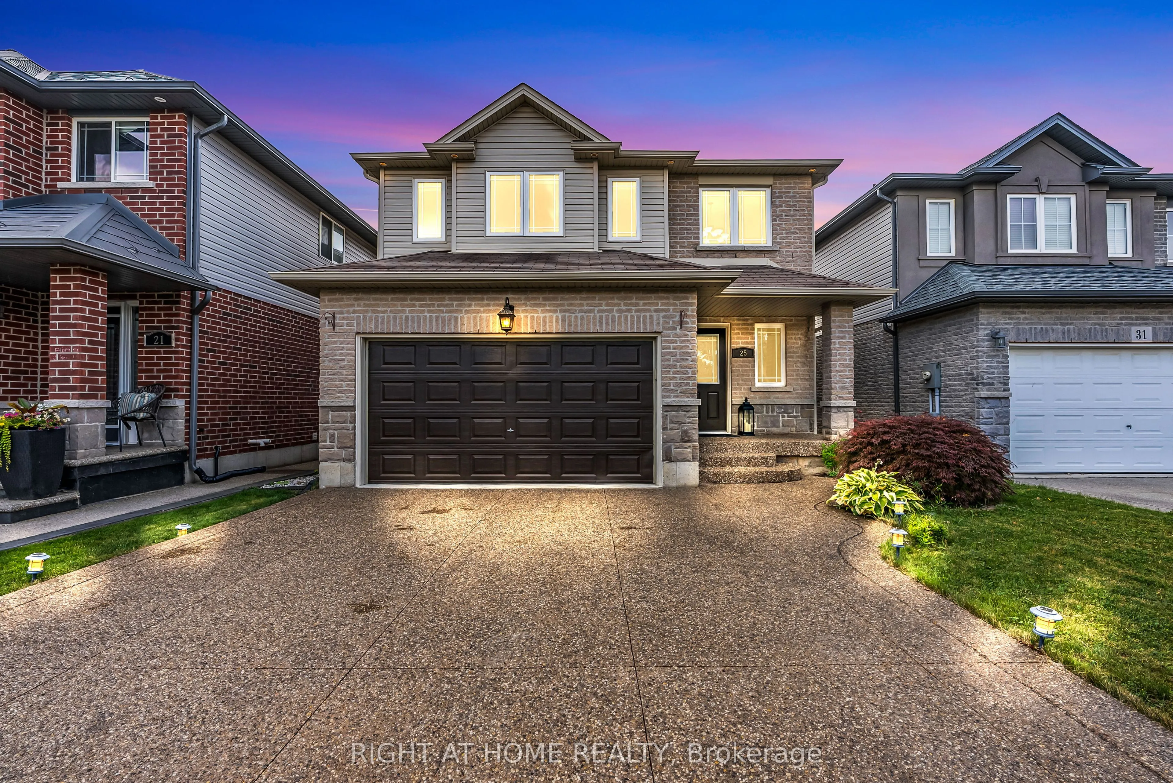 25 Stoneglen Way