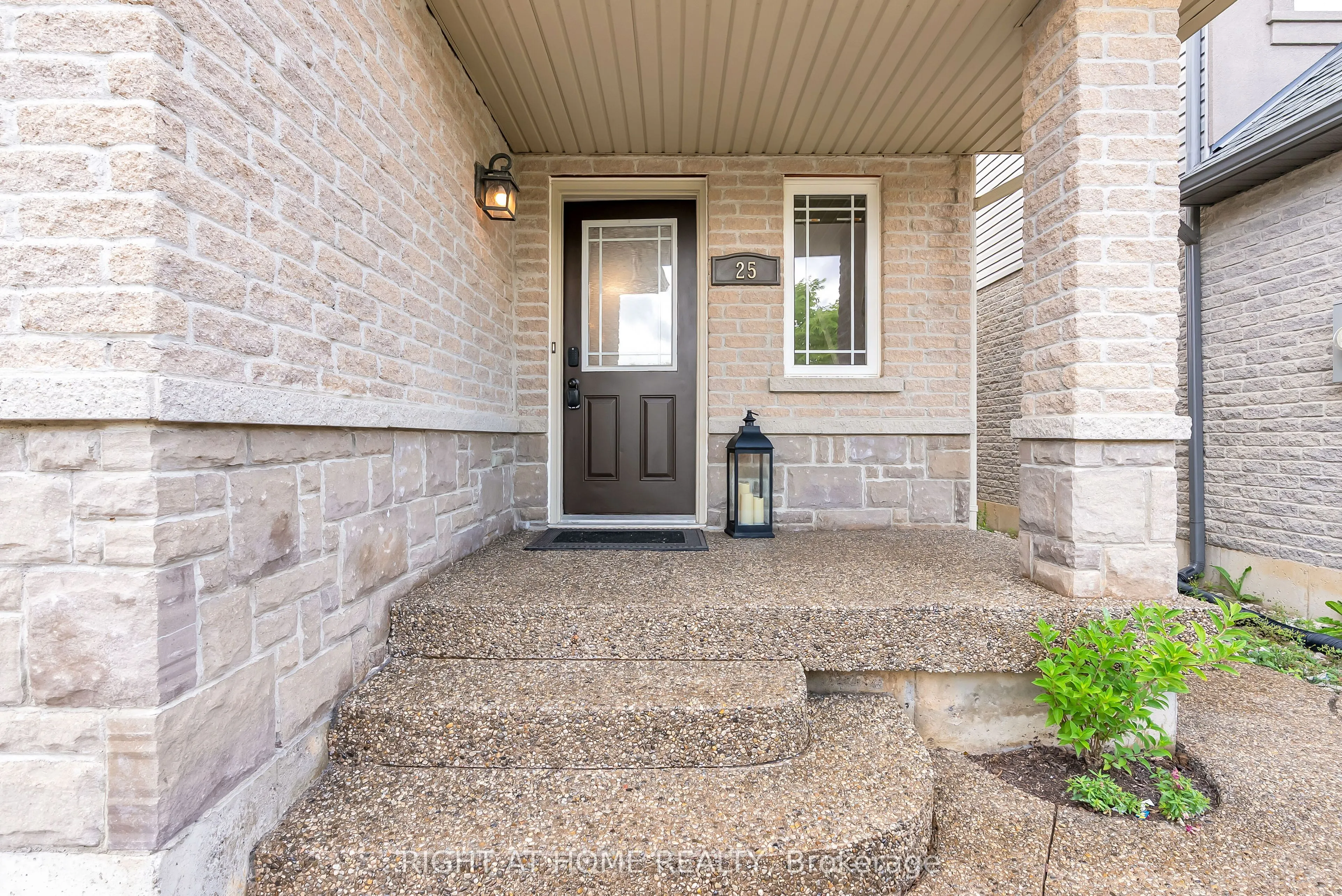 25 Stoneglen Way