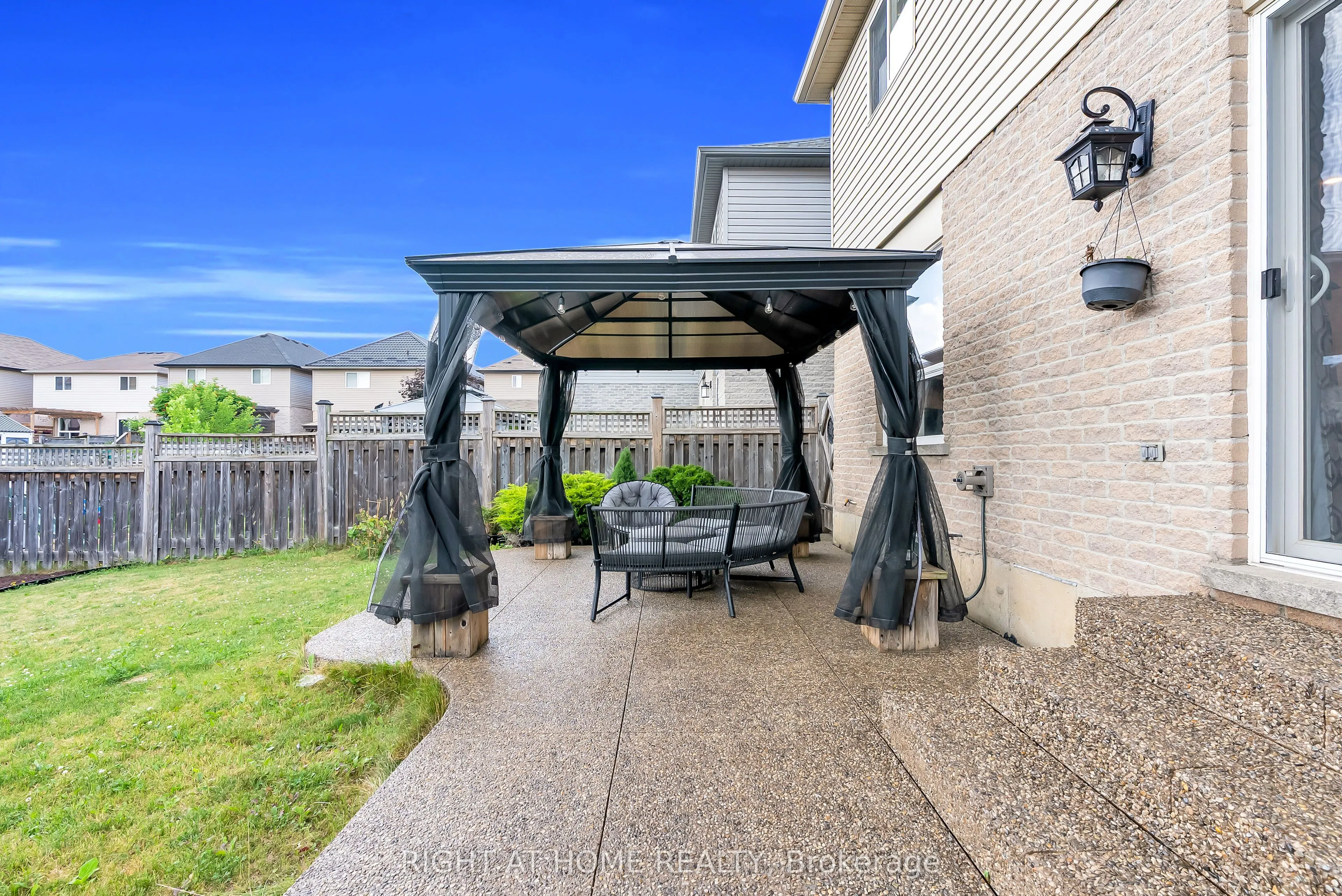 25 Stoneglen Way