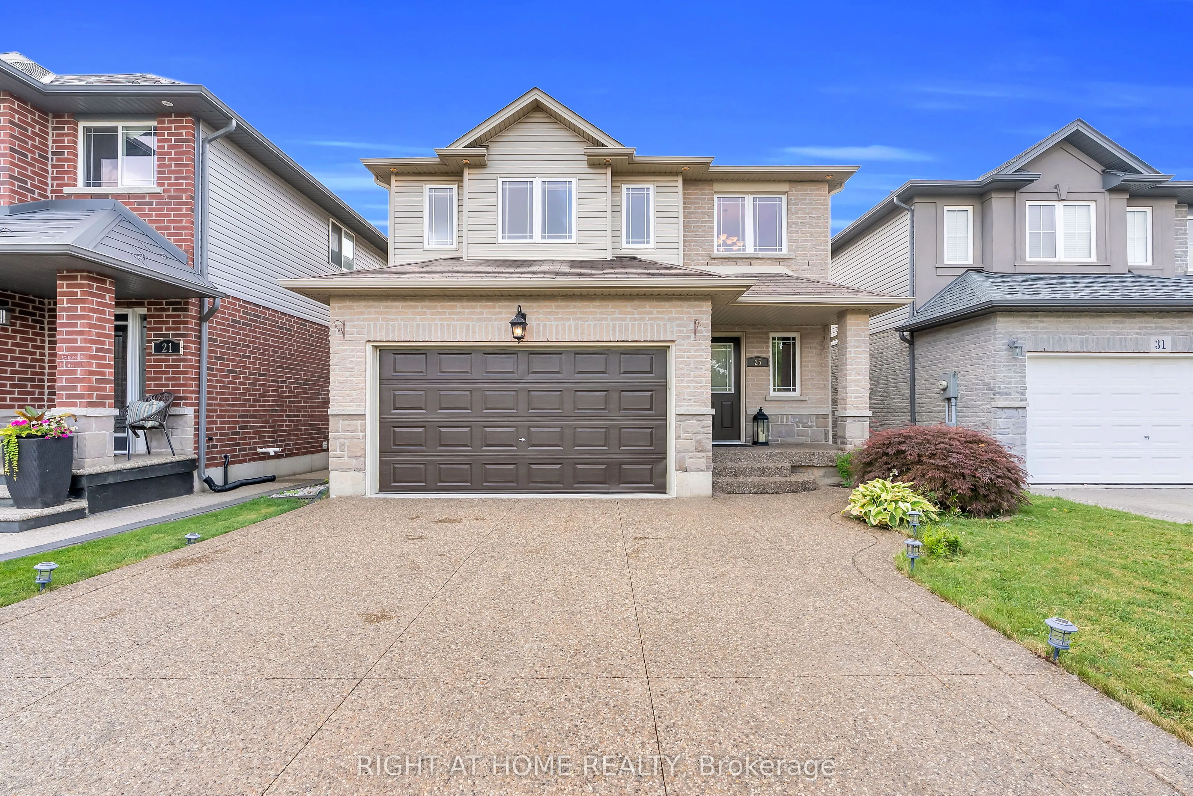 25 Stoneglen Way