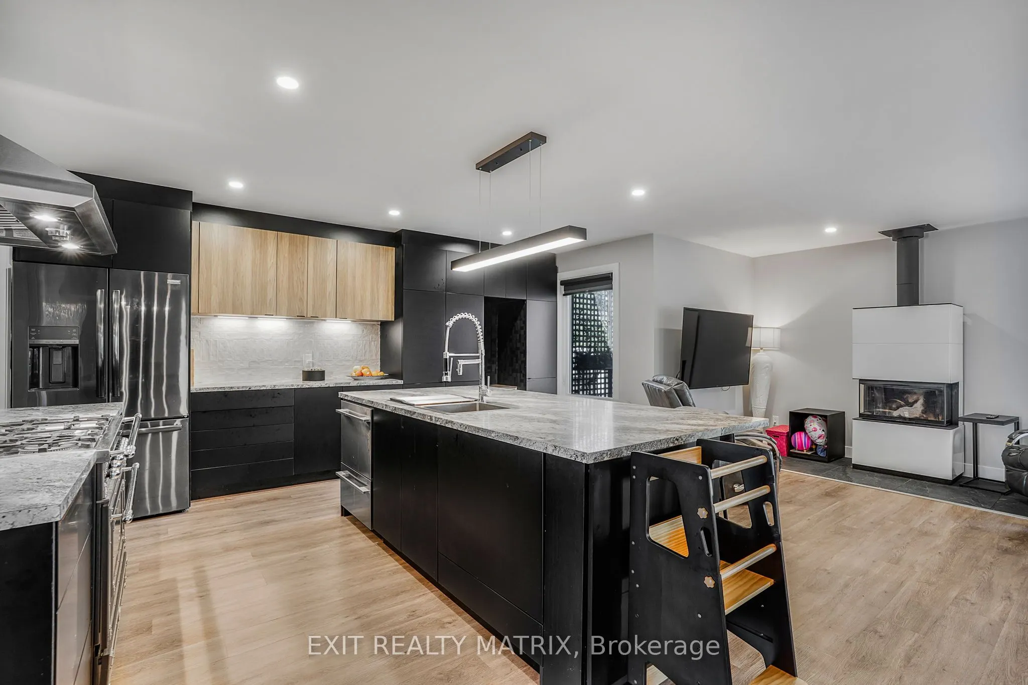 3515 Front Road E